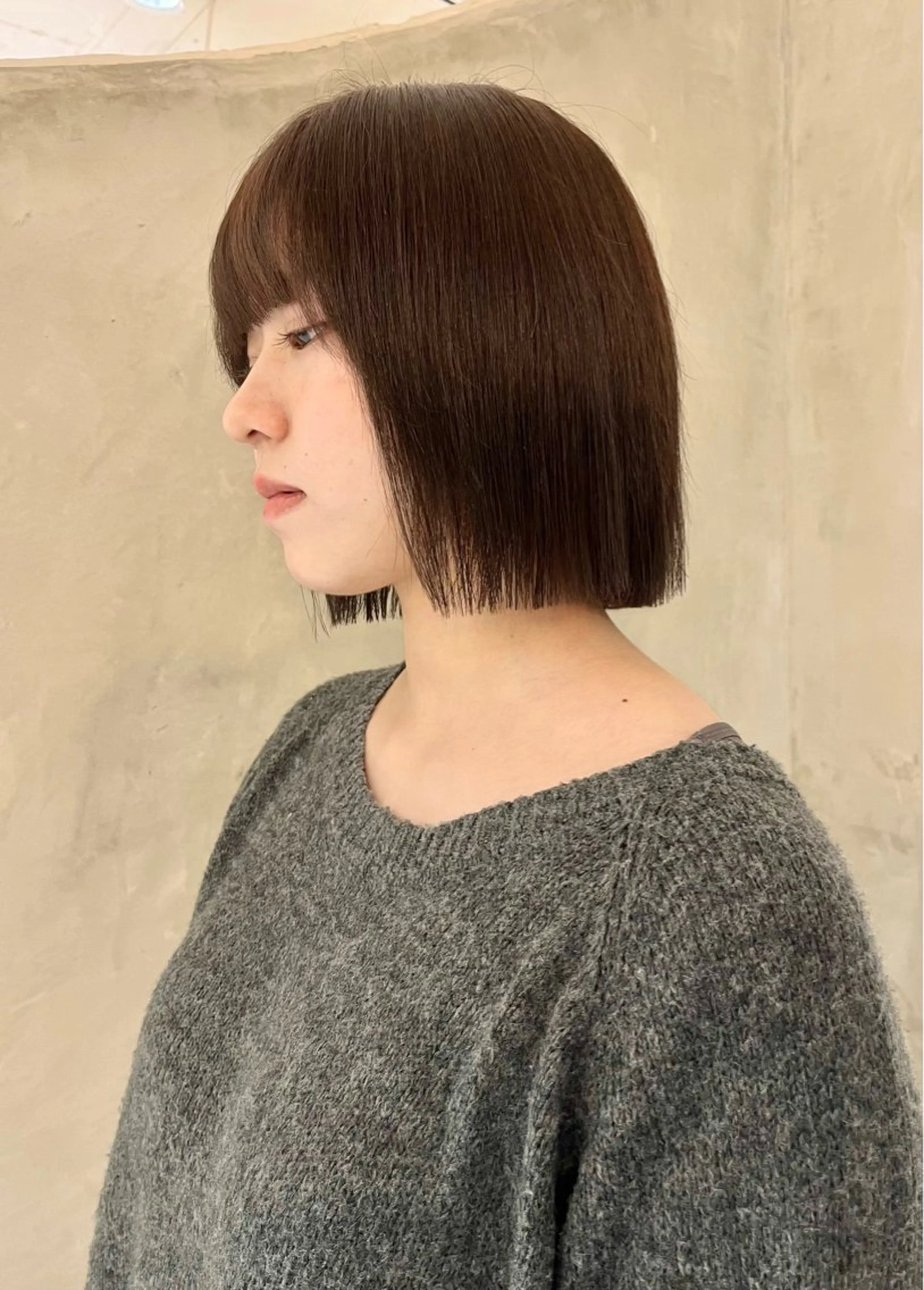 ミディアム カラー 切りっぱなしボブ ベージュカラー ボブ カット ヘアカラー トリートメント 切りっぱなしボブ/ 艶カラー/綾莉のヘアスタイル