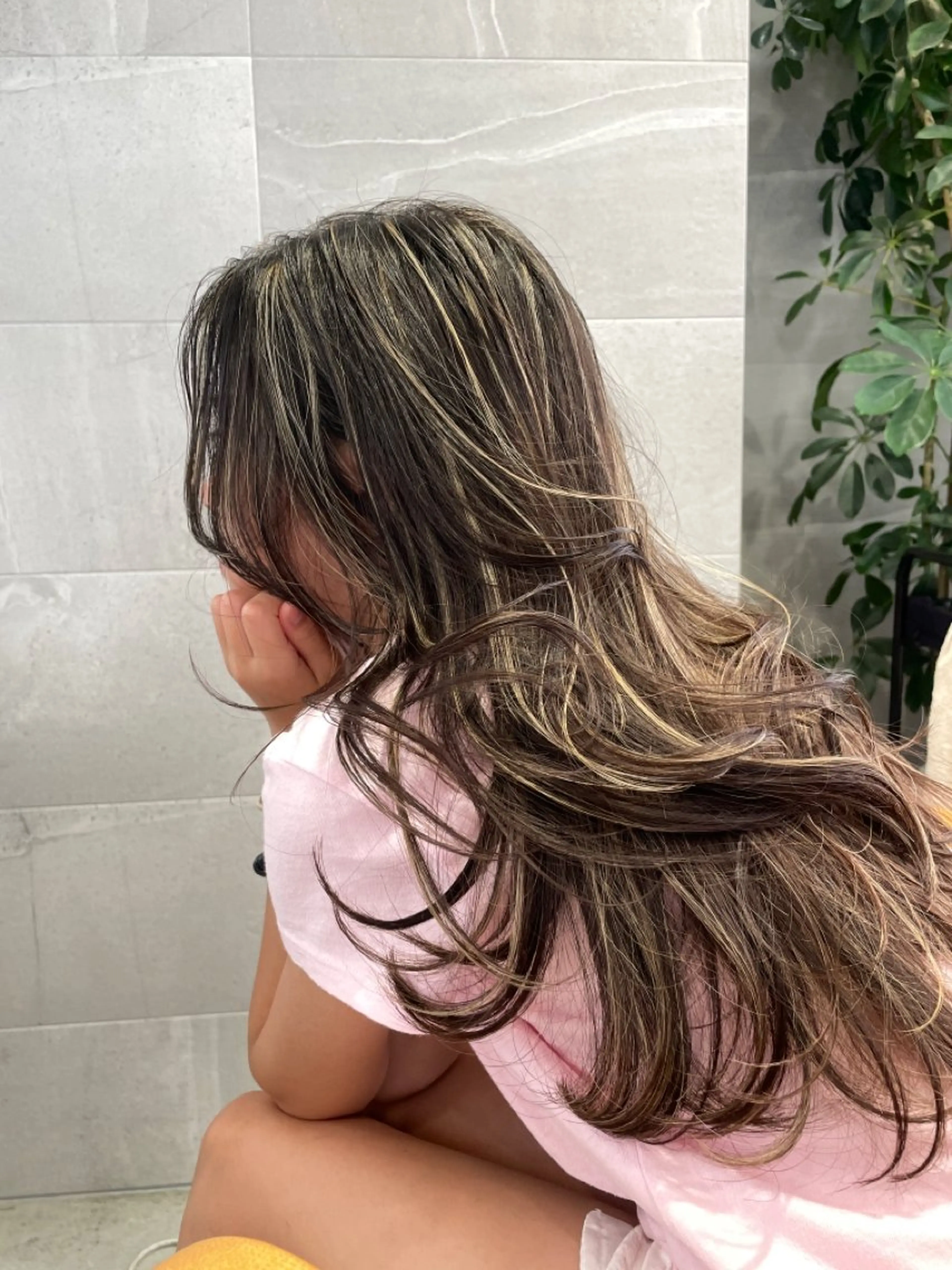 カラー ベージュカラー ブロンド ブロンドベージュ ハイライトカラー 外国人風カラー 奥田 伊織/カット無料のヘアスタイル