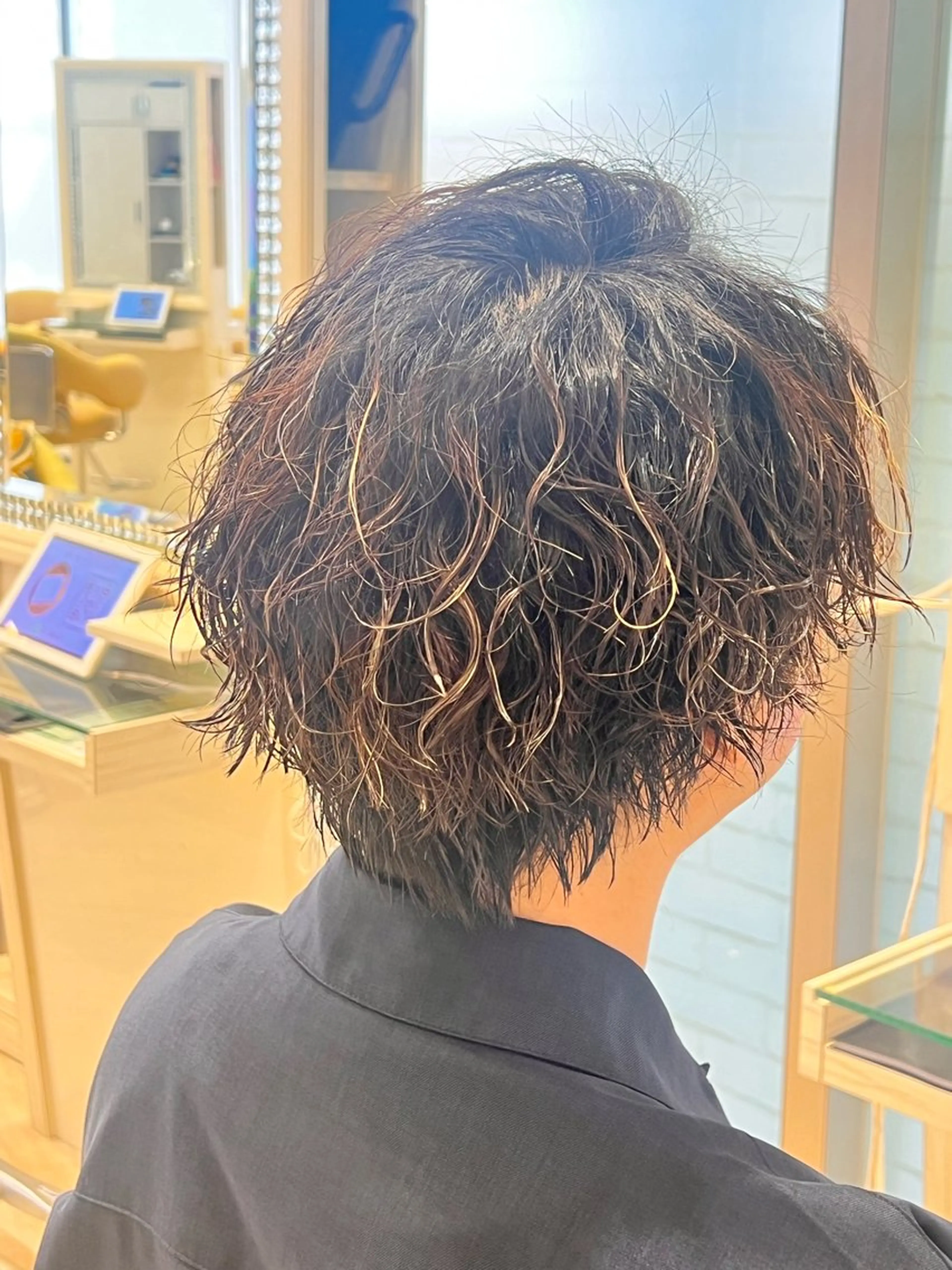 ショート パーマ ショートレイヤー ツイストスパイラルパーマ レイヤーカット ショートヘア スパイラルパーマ パーマ メンズ特化☝️添田 好恵のヘアスタイル
