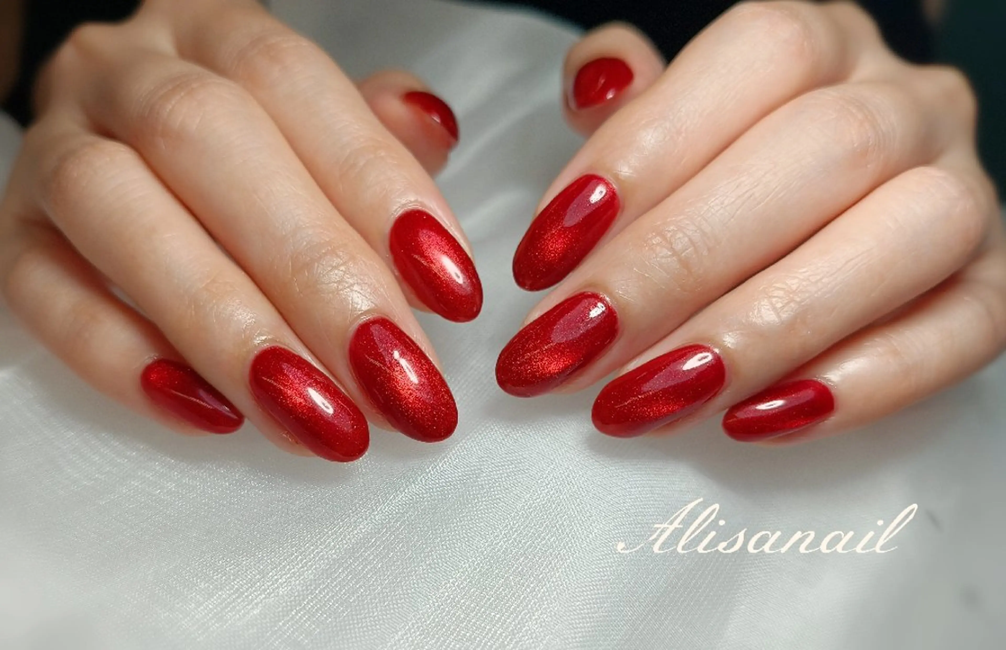 ネイル マグネットネイル 赤色 エ ンのネイルデザイン