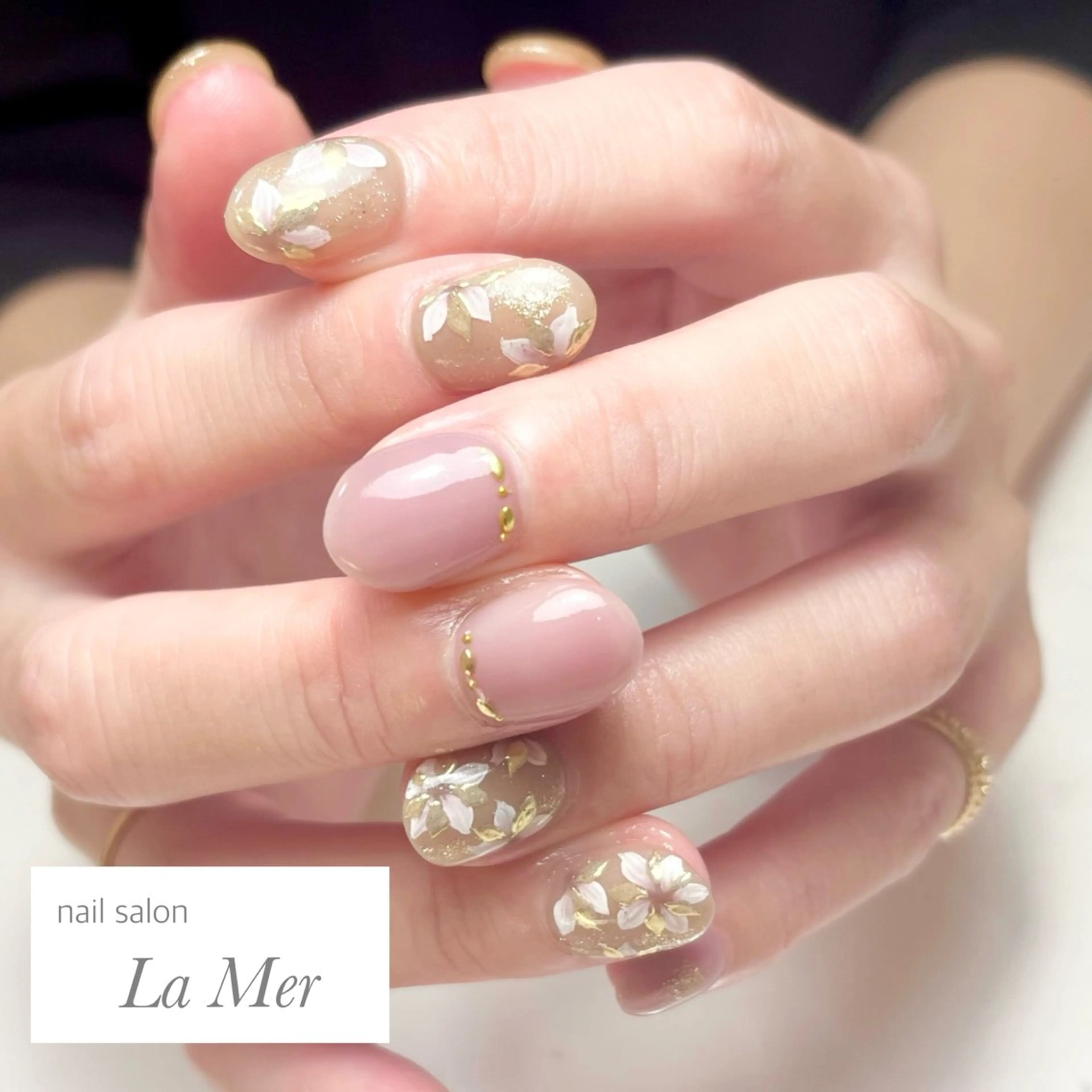 ネイル アートネイル フラワーネイル ゴールド ミラーネイル オフィスネイル nailsalon La Merのネイルデザイン