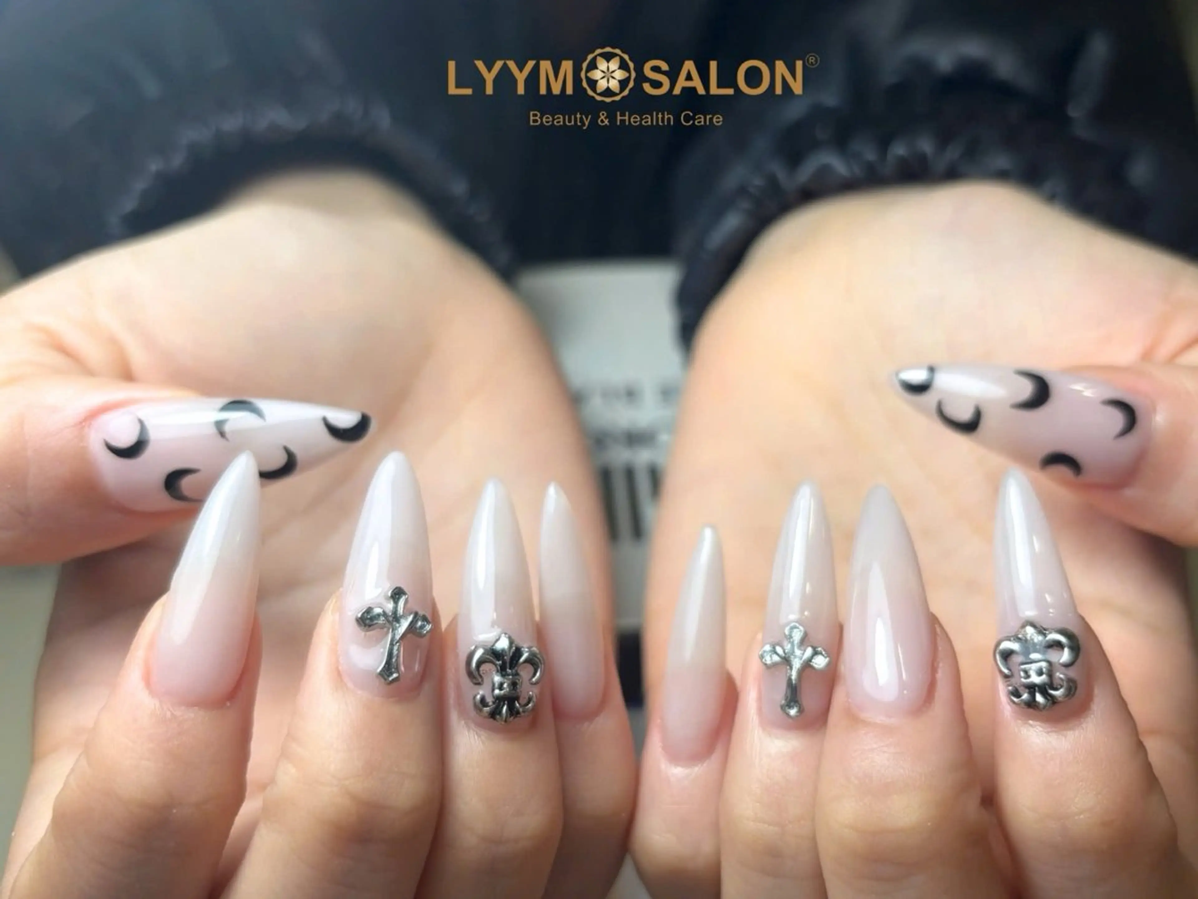 ネイル 長さ出し 韓国ネイル ロングネイル ハンドネイル LYYM Salonのネイルデザイン