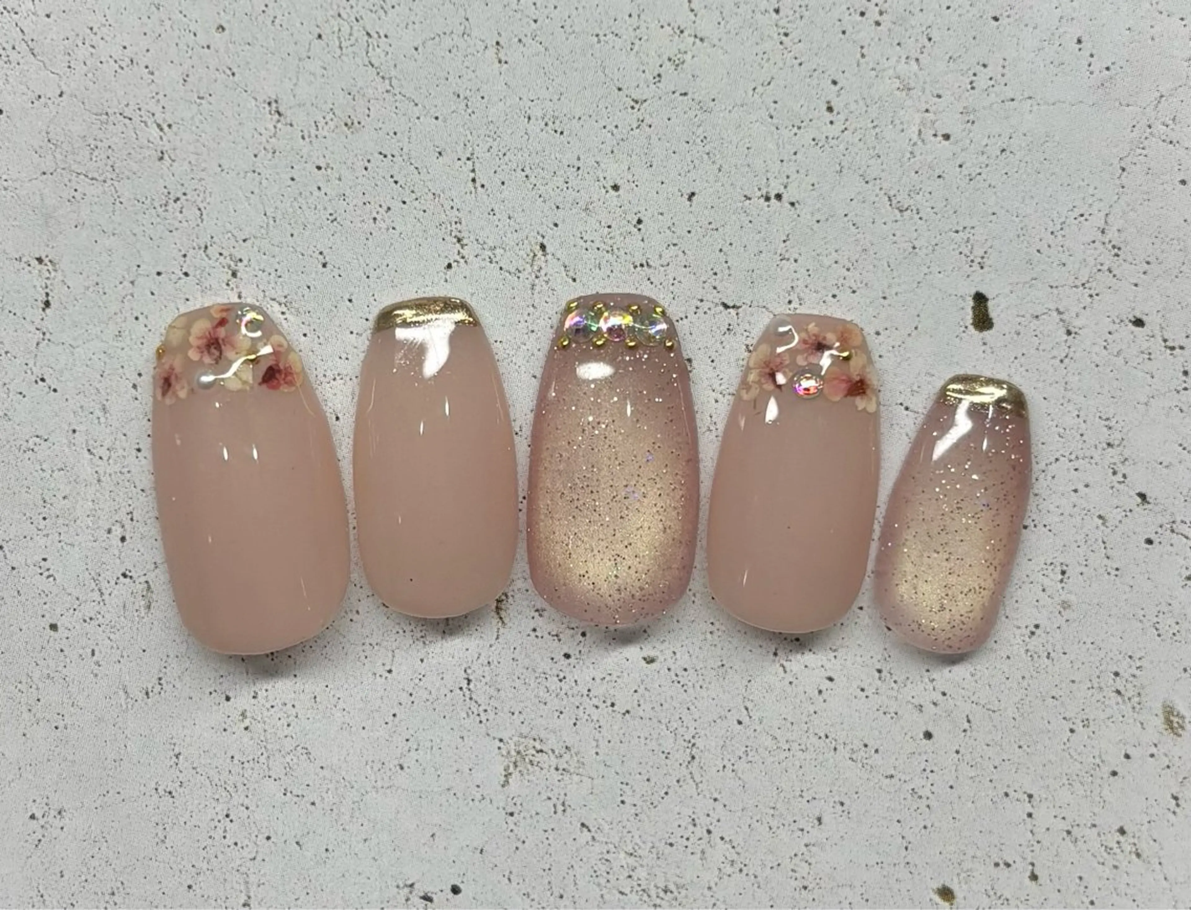 ネイル 坂木 桃子 / ネイルのネイルデザイン