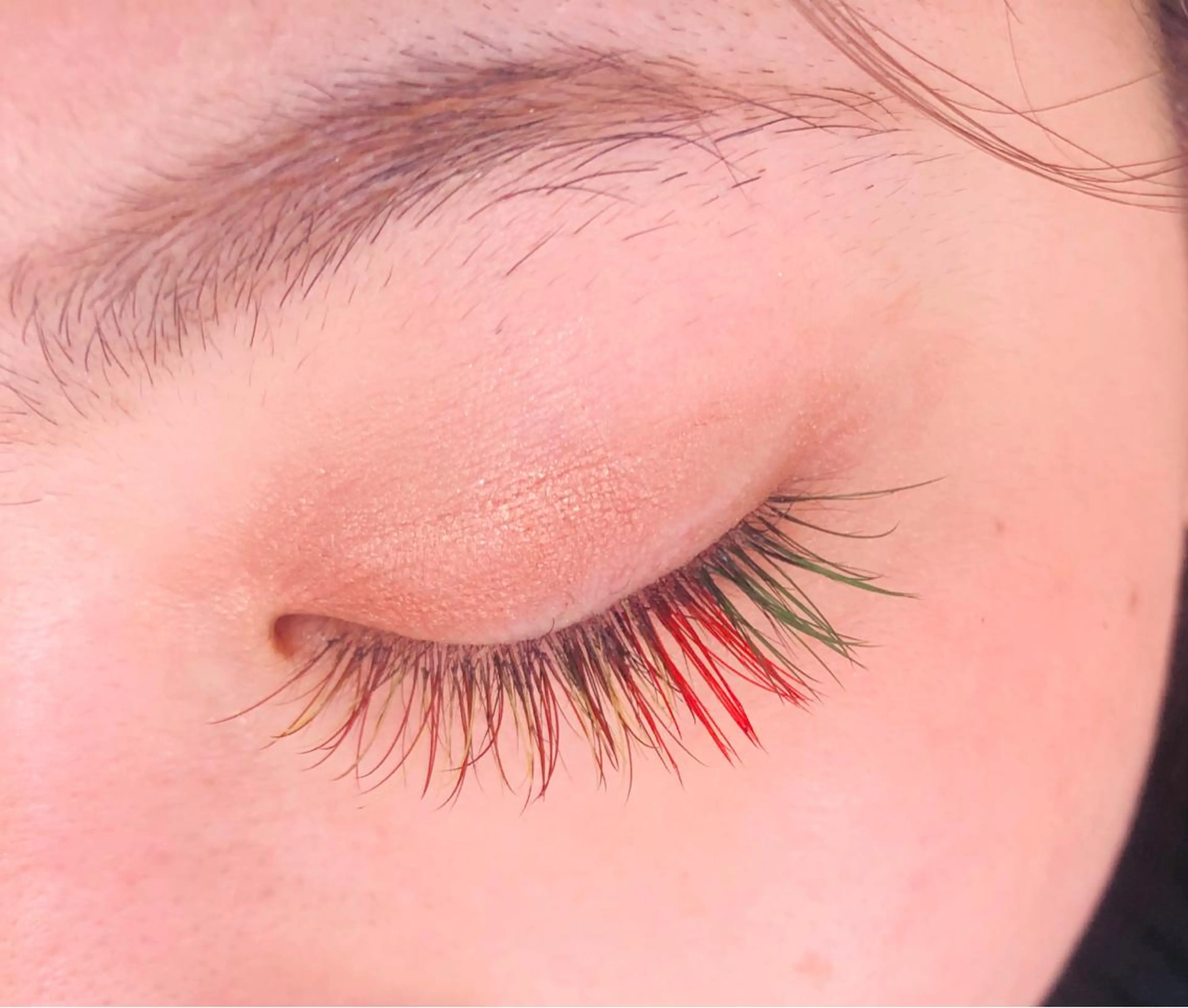 マツエク・マツパ カラーマツエク ベビー エンジェルのエステ・リラクイメージ