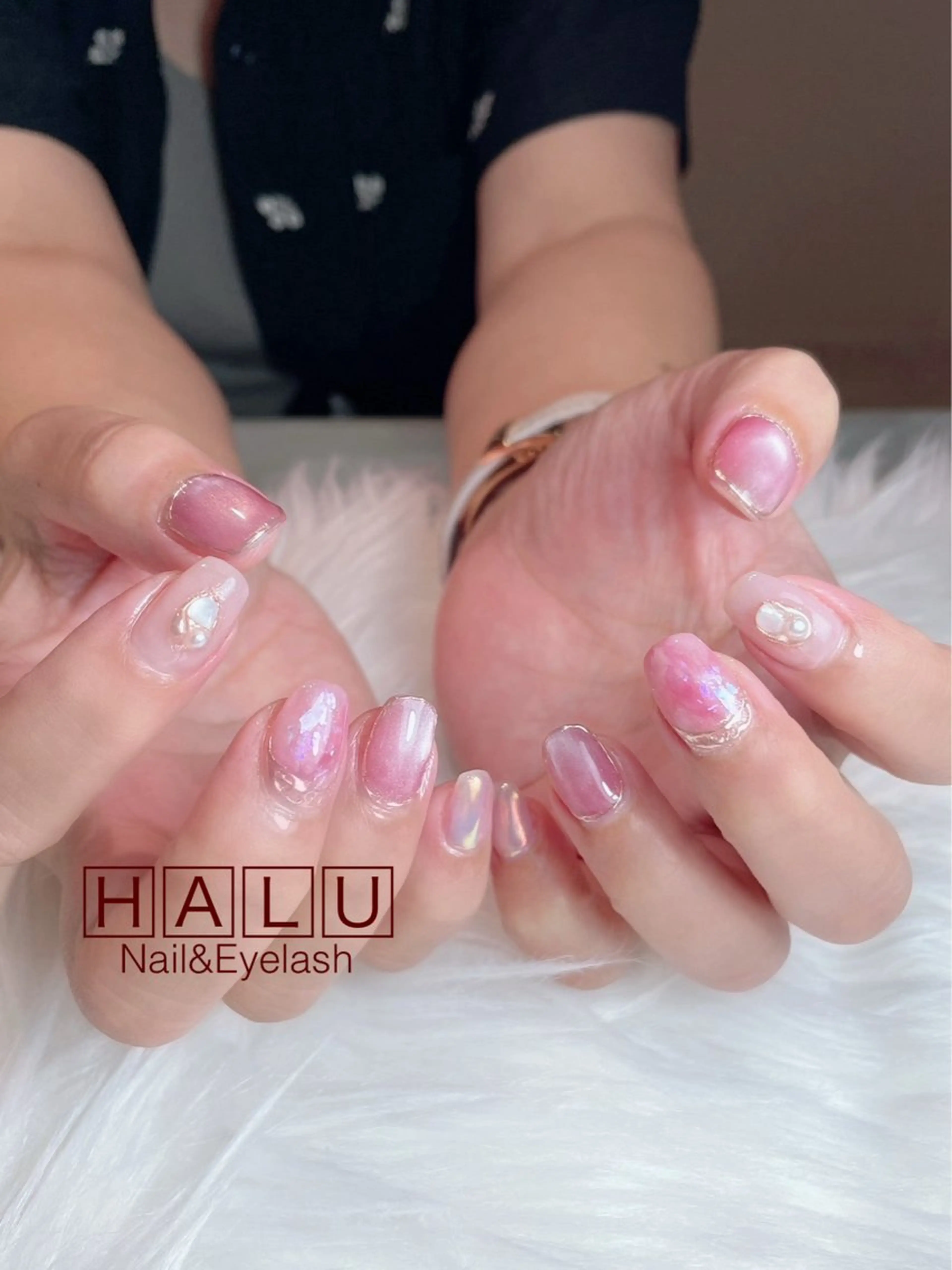 ネイル キラキラネイル ピンク ハンドネイル フットネイル HALU ハルのネイルデザイン