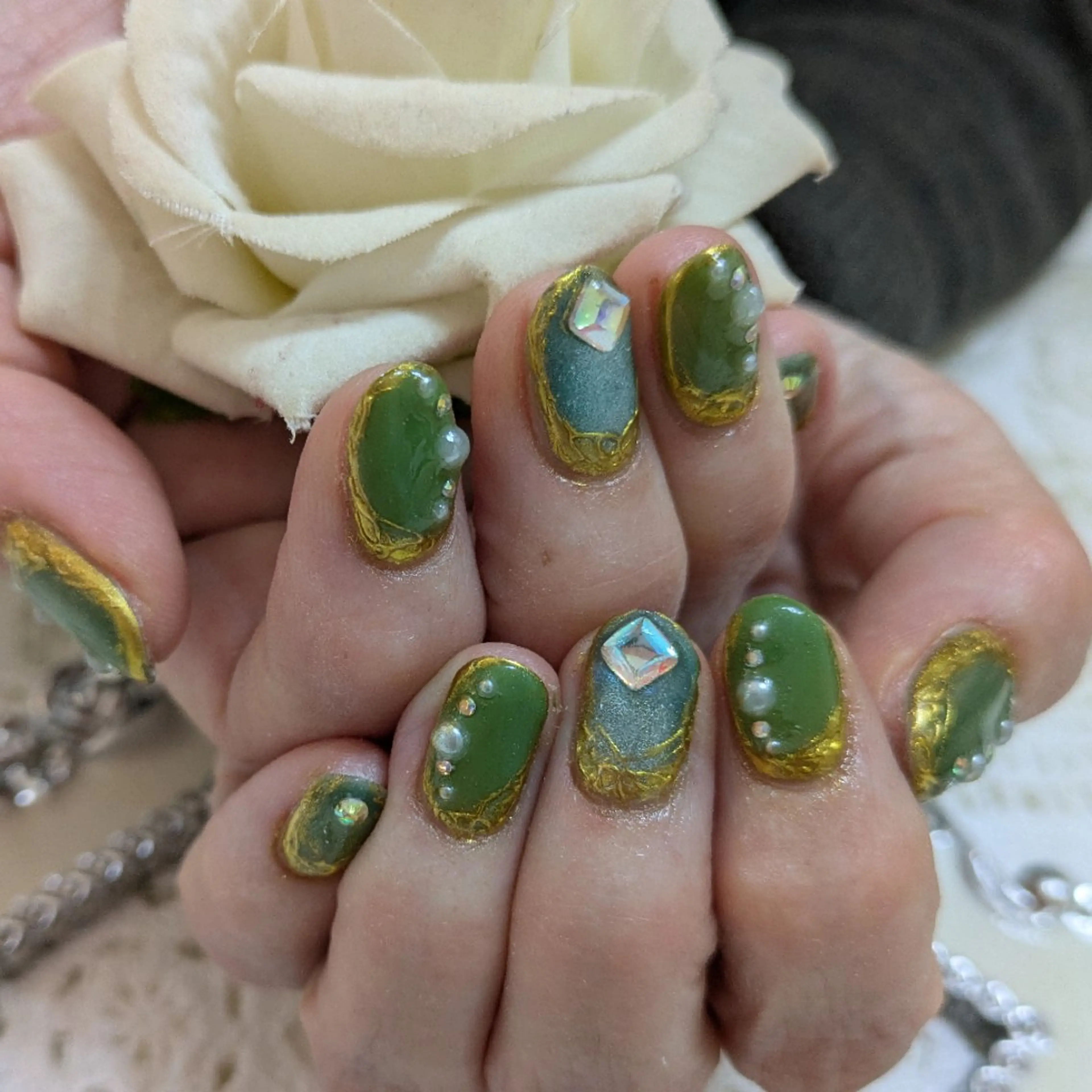 ネイル エステとネイル ローズコンフォートのネイルデザイン