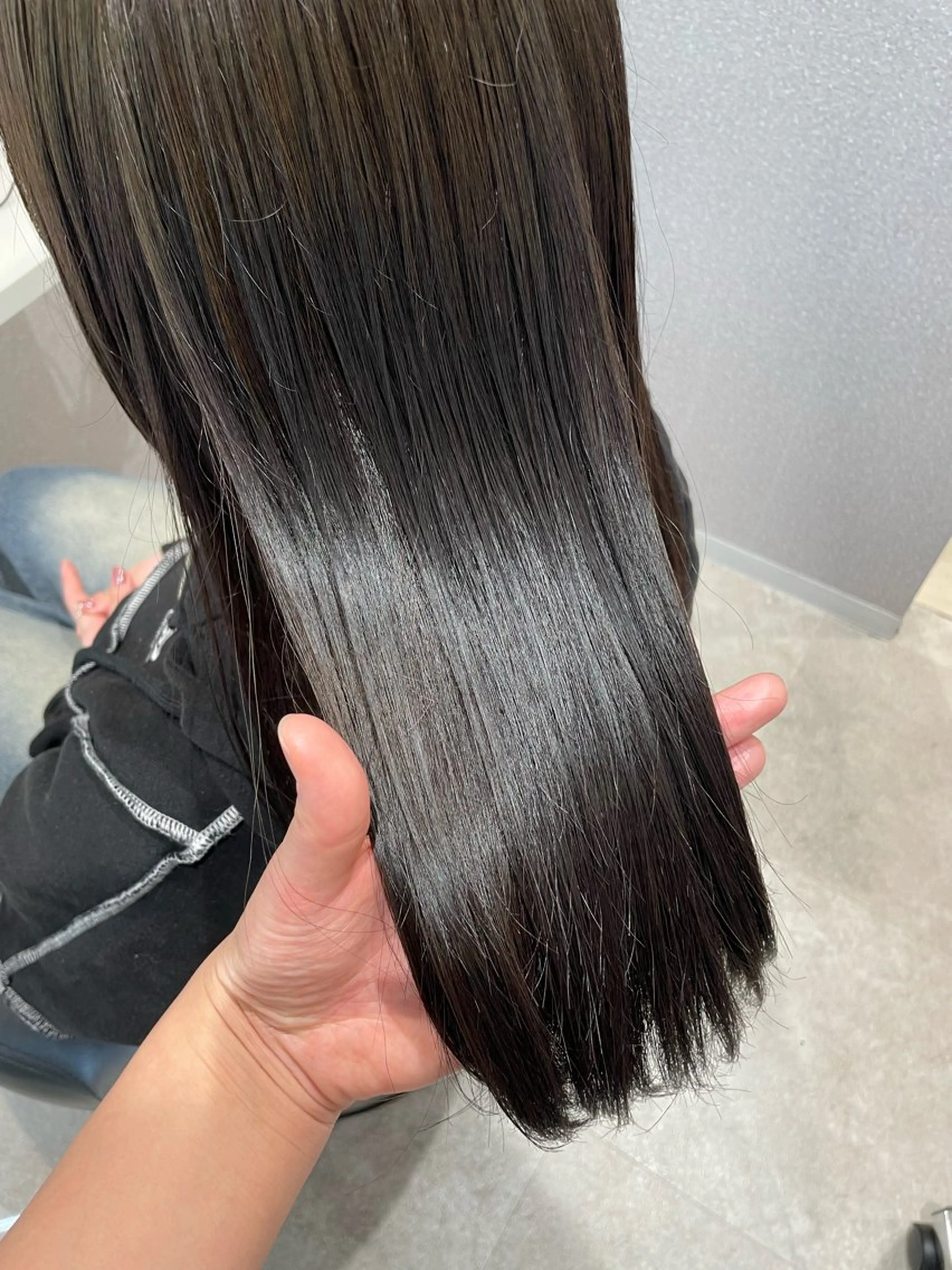 セミロング カラー アクアカラー ダークグレー 髪質改善 トリートメント ヘアカラー トリートメント 女性リピ90%🍨 🩷佐藤みずきのヘアスタイル