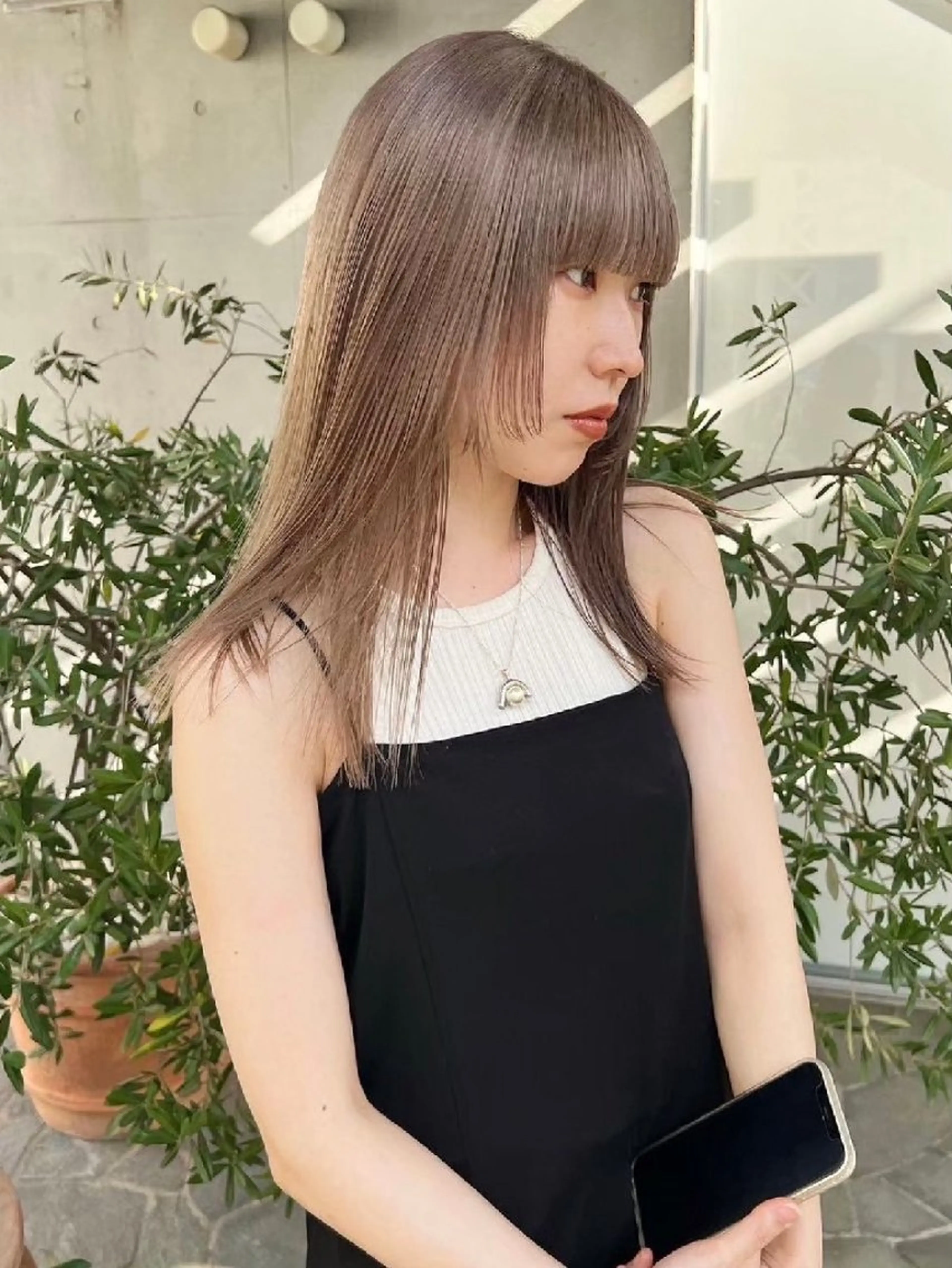 セミロング カラー 🧸ミルクティー／ 顔周りレイヤー/ミクのヘアスタイル