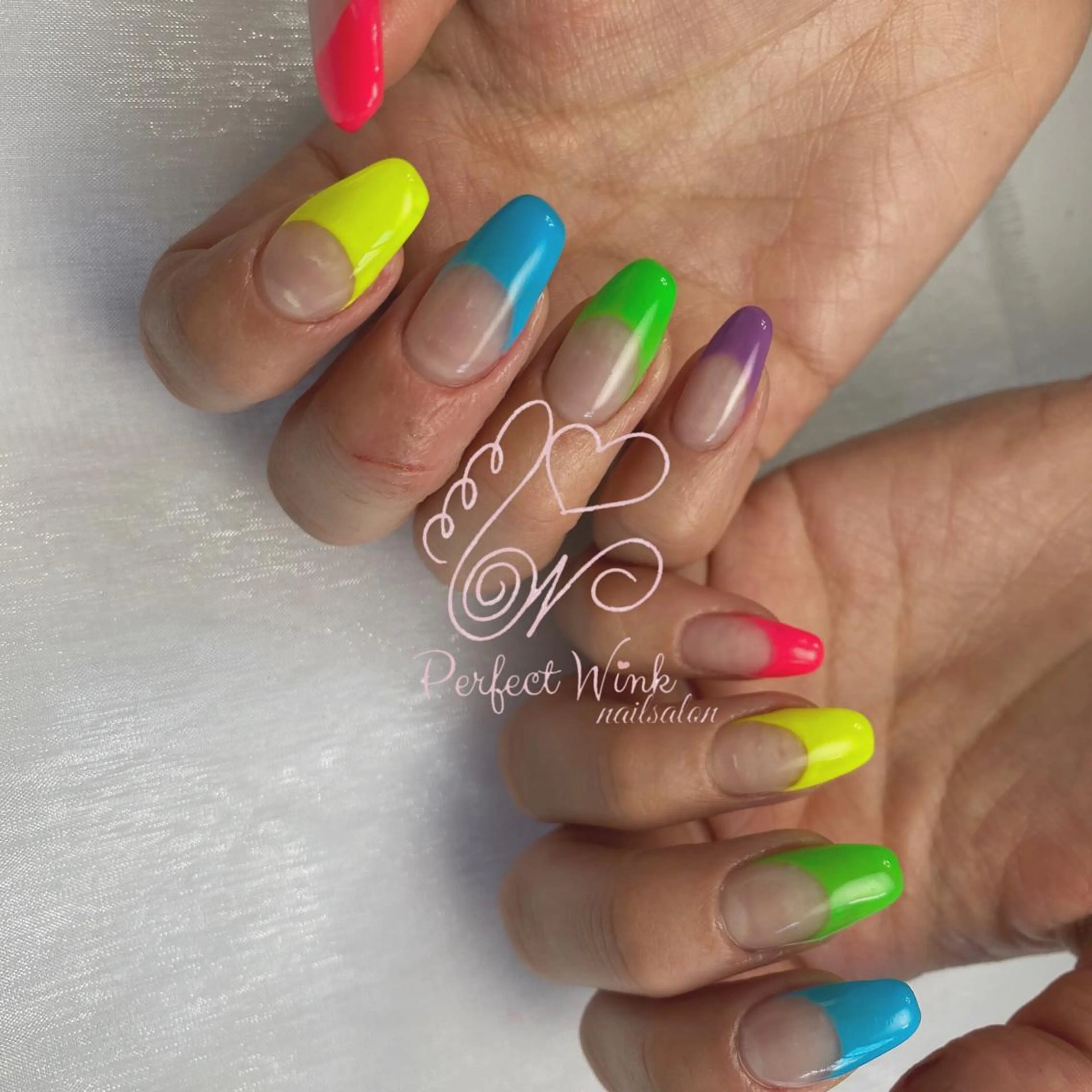 ネイル フレンチネイル ジェルネイル グラデーション キラキラネイル ラメ(グリッター) ハンドネイル 💅Perfect Wink RUI🌈のネイルデザイン
