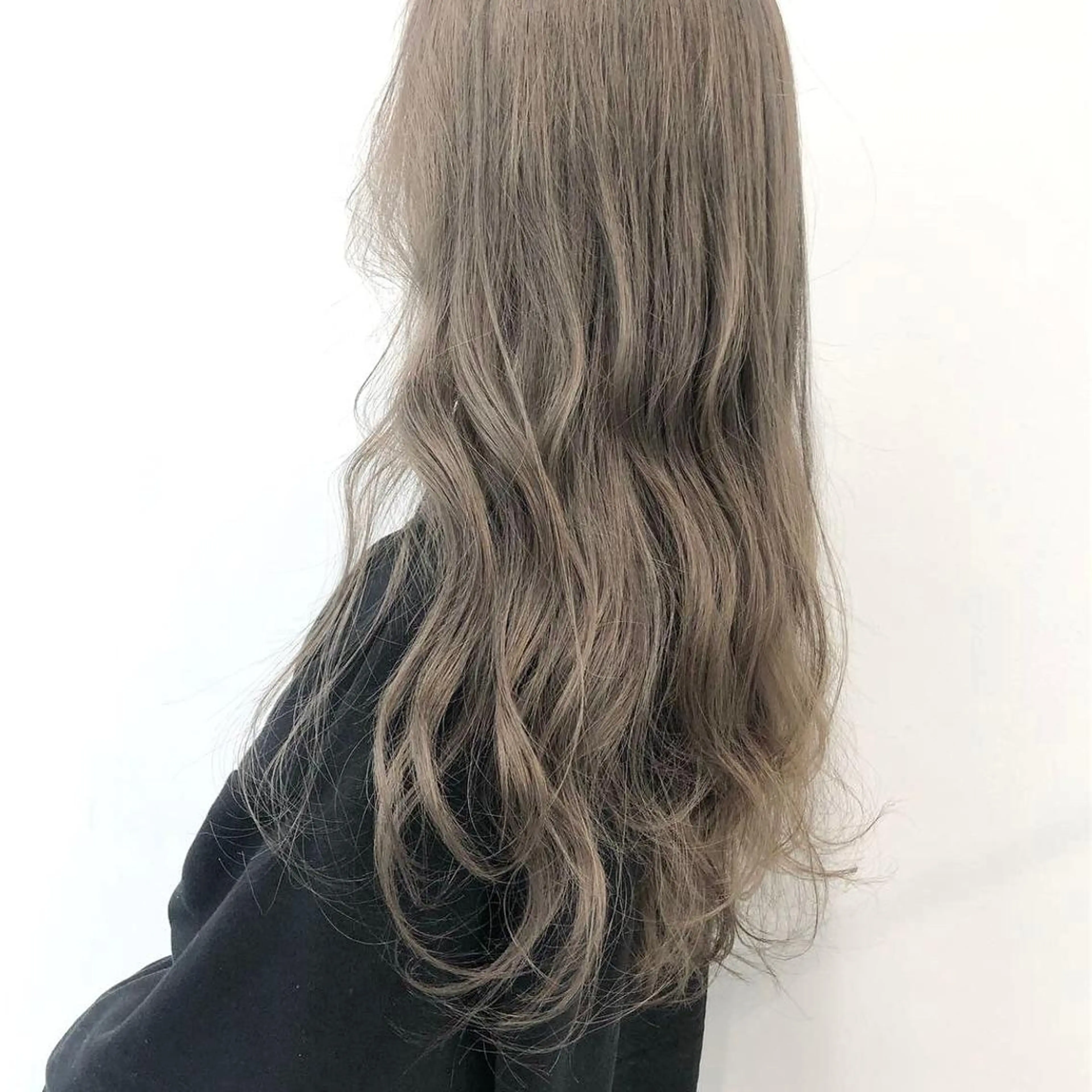 セミロング カラー ヘアアレンジ ベージュカラー ミルクティーベージュ ヘアカラー トリートメント 🦄インナーカラー 🦄貫井彩花のヘアスタイル