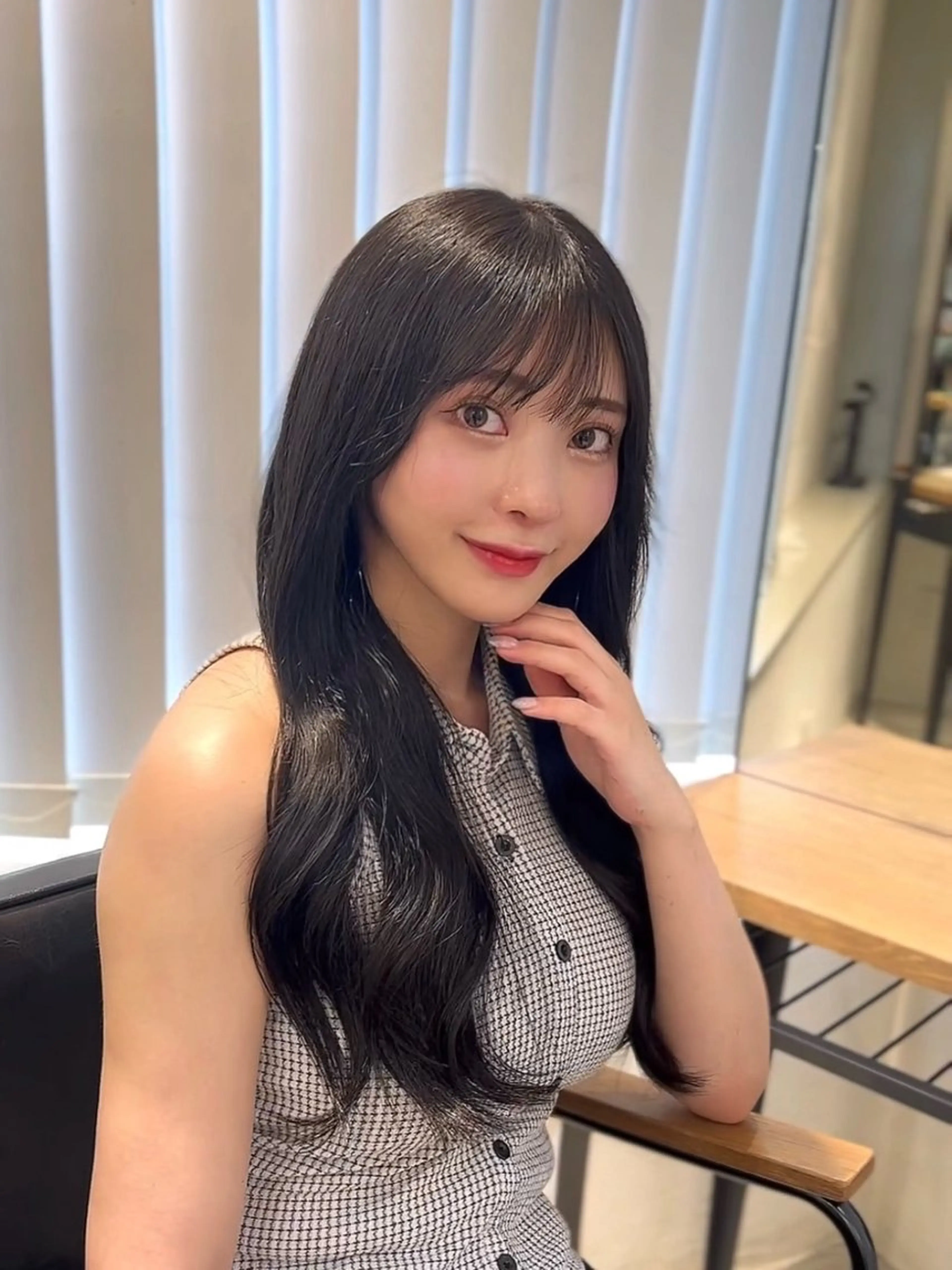 ロング カラー ブリーチ 透明感カラー ハイトーンカラー ブリーチなしカラー くびれヘア カット ヘアカラー トリートメント 髪質改善/韓国ヘア 顔まわり特化yutoのヘアスタイル