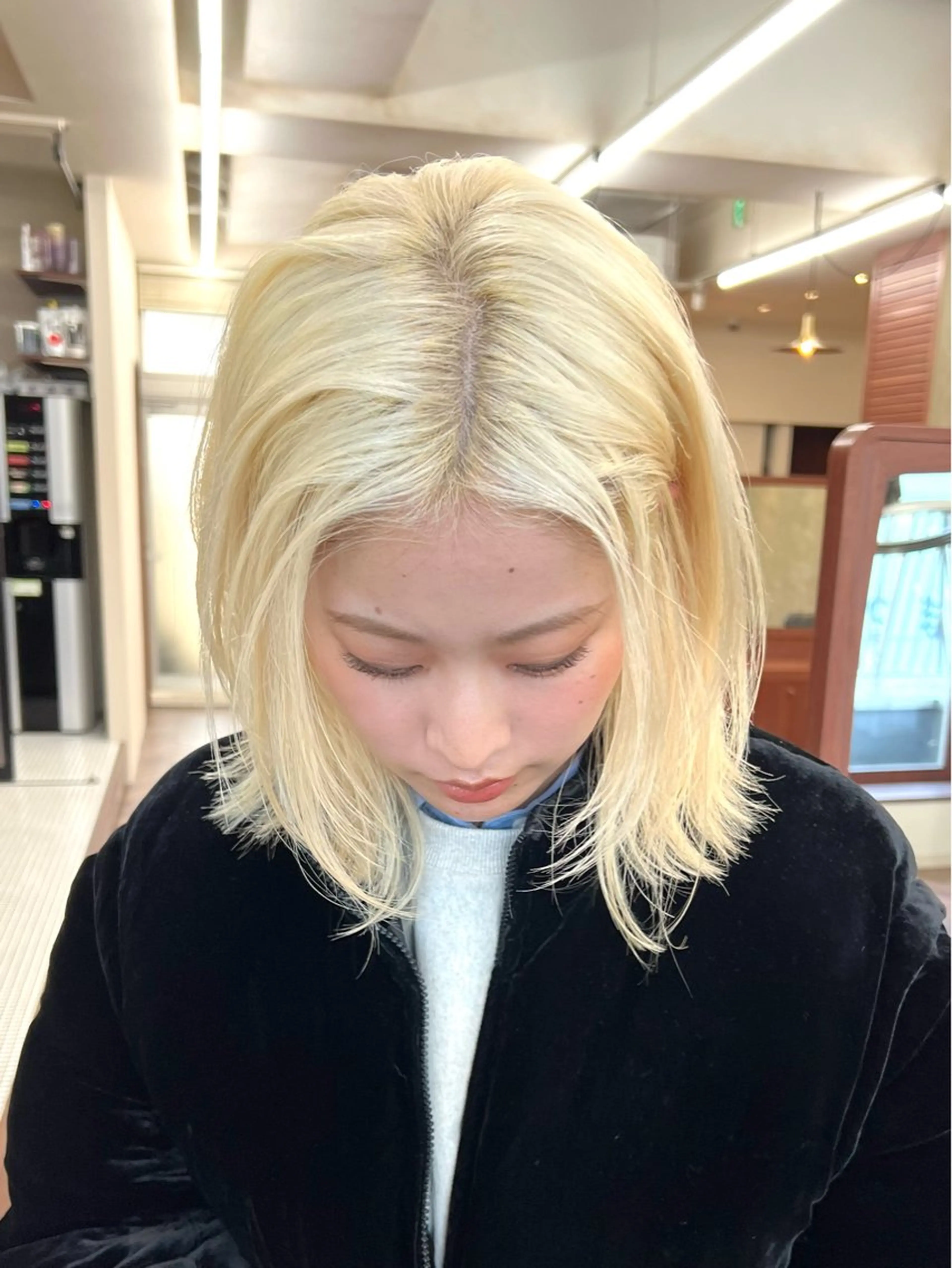 ミディアム カラー ブリーチ ブロンド ケアブリーチ 透明感カラー ダブルカラー レイヤー専門家 ダブルカラー修のヘアスタイル