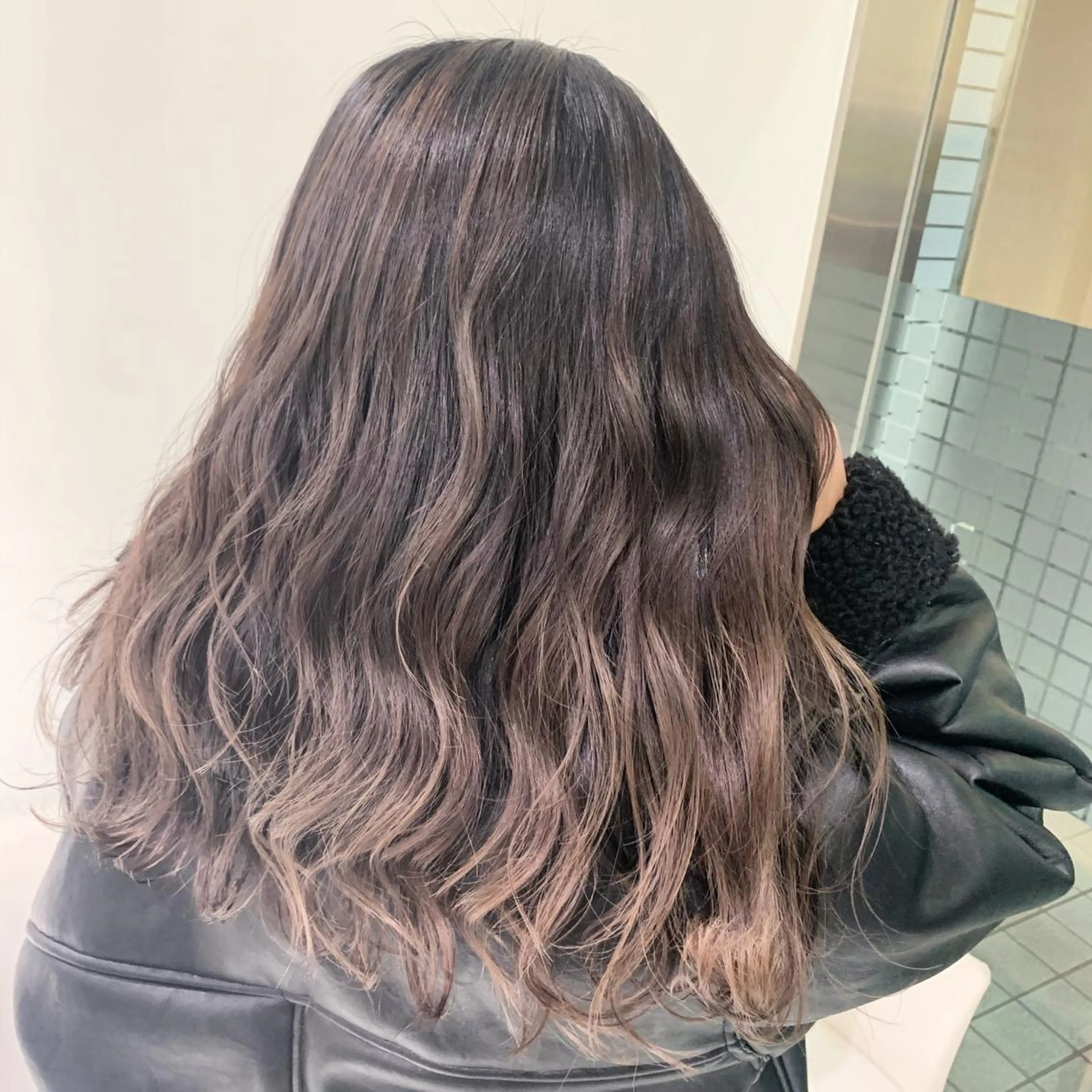 セミロング カラー バレイヤージュ レイヤーカット カット ヘアカラー N° jillva ♦️川端裕司♦️のヘアスタイル