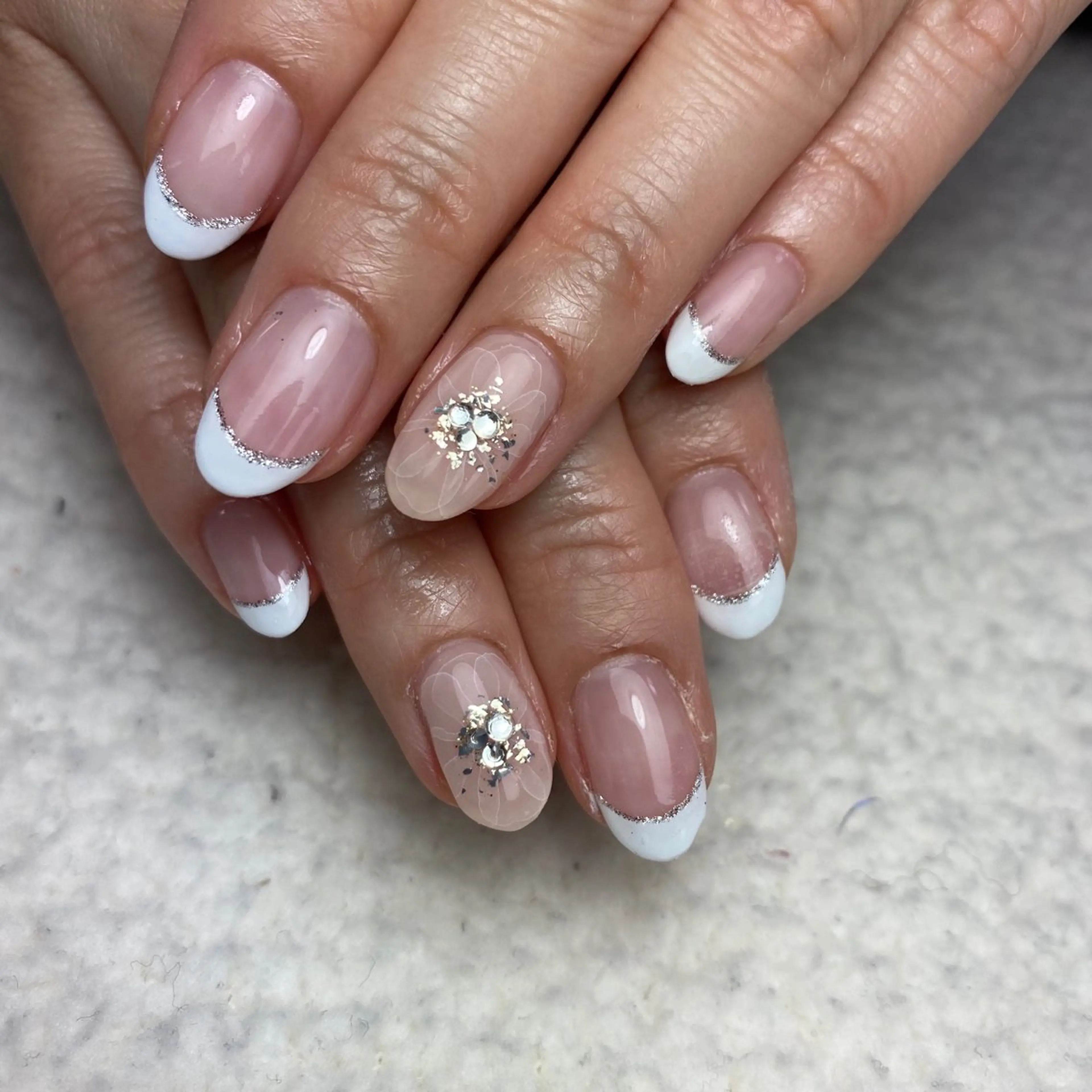 ネイル フレンチネイル ハンドネイル COCO+所属・COCO +のエステ・リラクイメージ