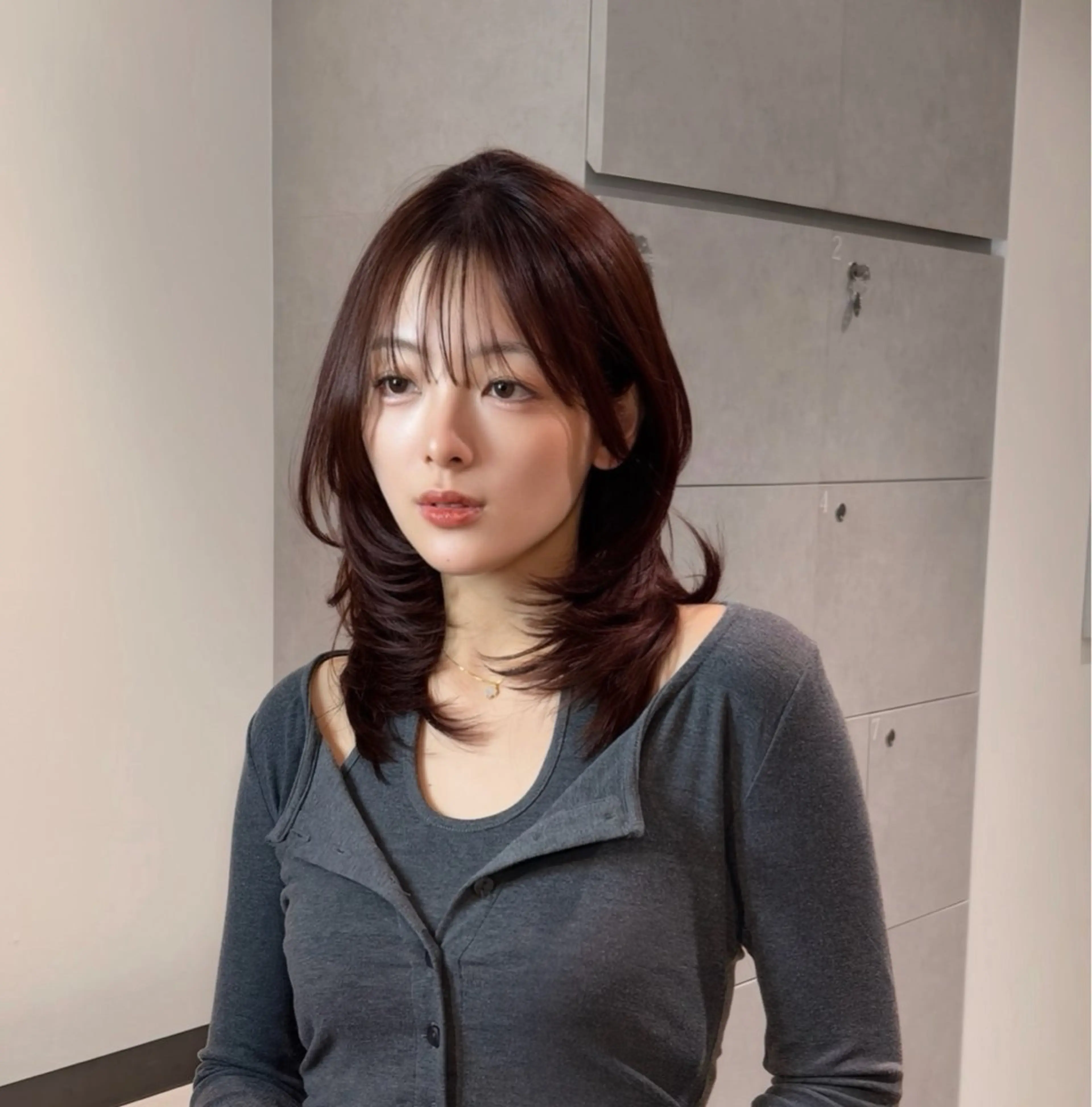 ミディアム ハッシュカット ハイレイヤー レイヤーカット 吉村 駿佑のヘアスタイル