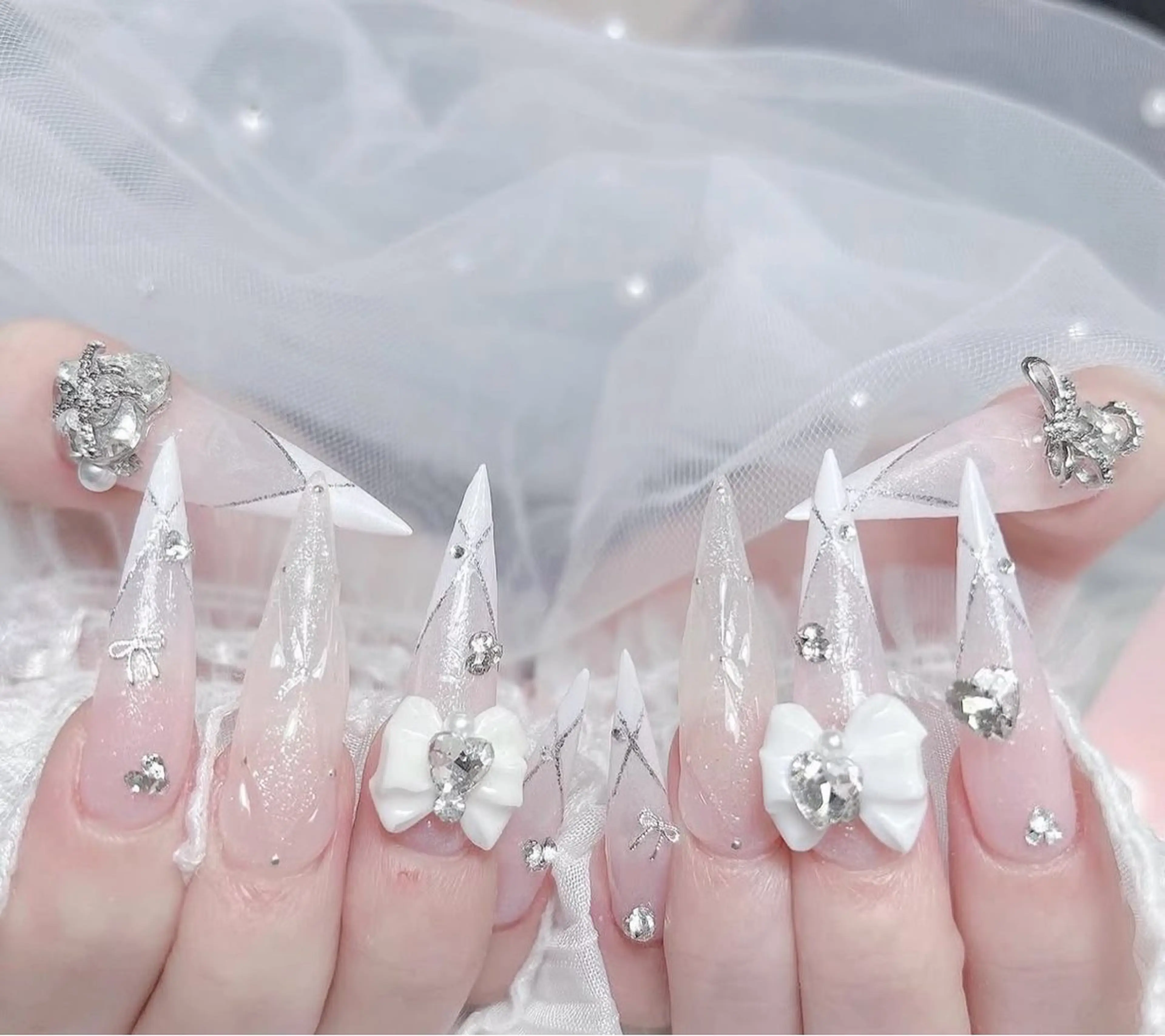 ネイル キラキラネイル 韓国ネイル ロングネイル ワンホンネイル ハンドネイル Josie nail salonのネイルデザイン