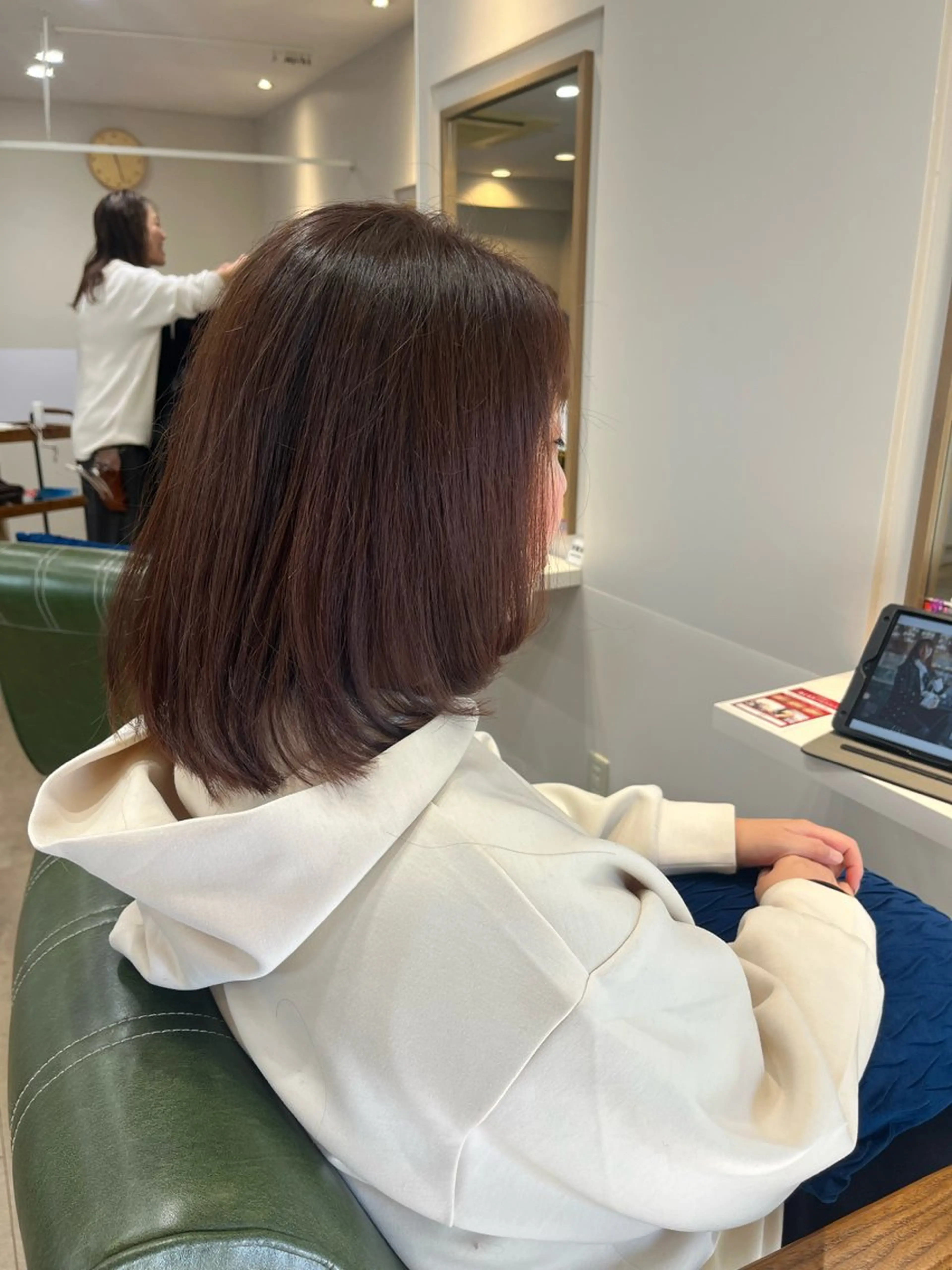 ミディアム 小鴨 美佳のヘアスタイル