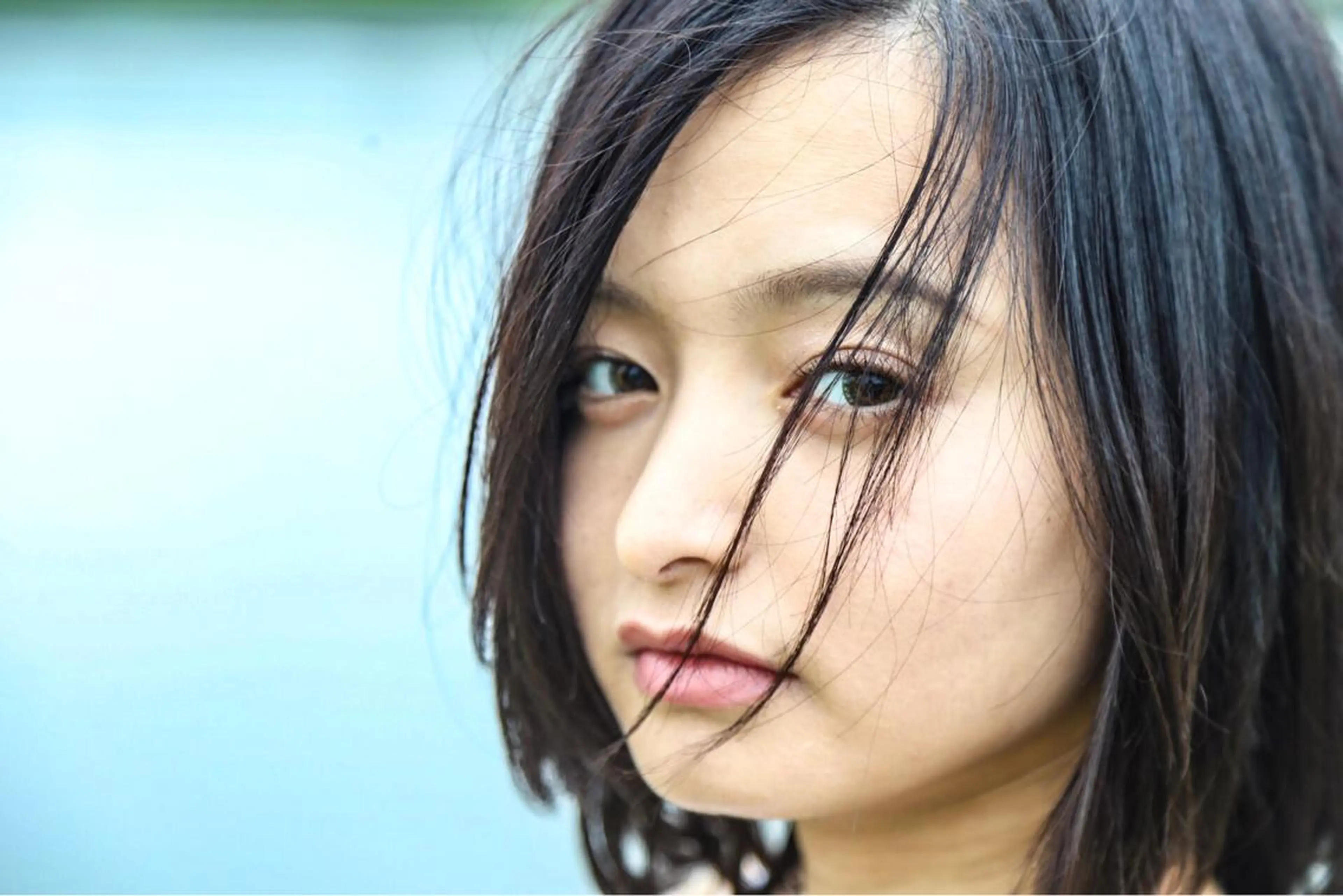 ミディアム パーマ TAI透明カラー 柔らかい縮毛矯正のヘアスタイル