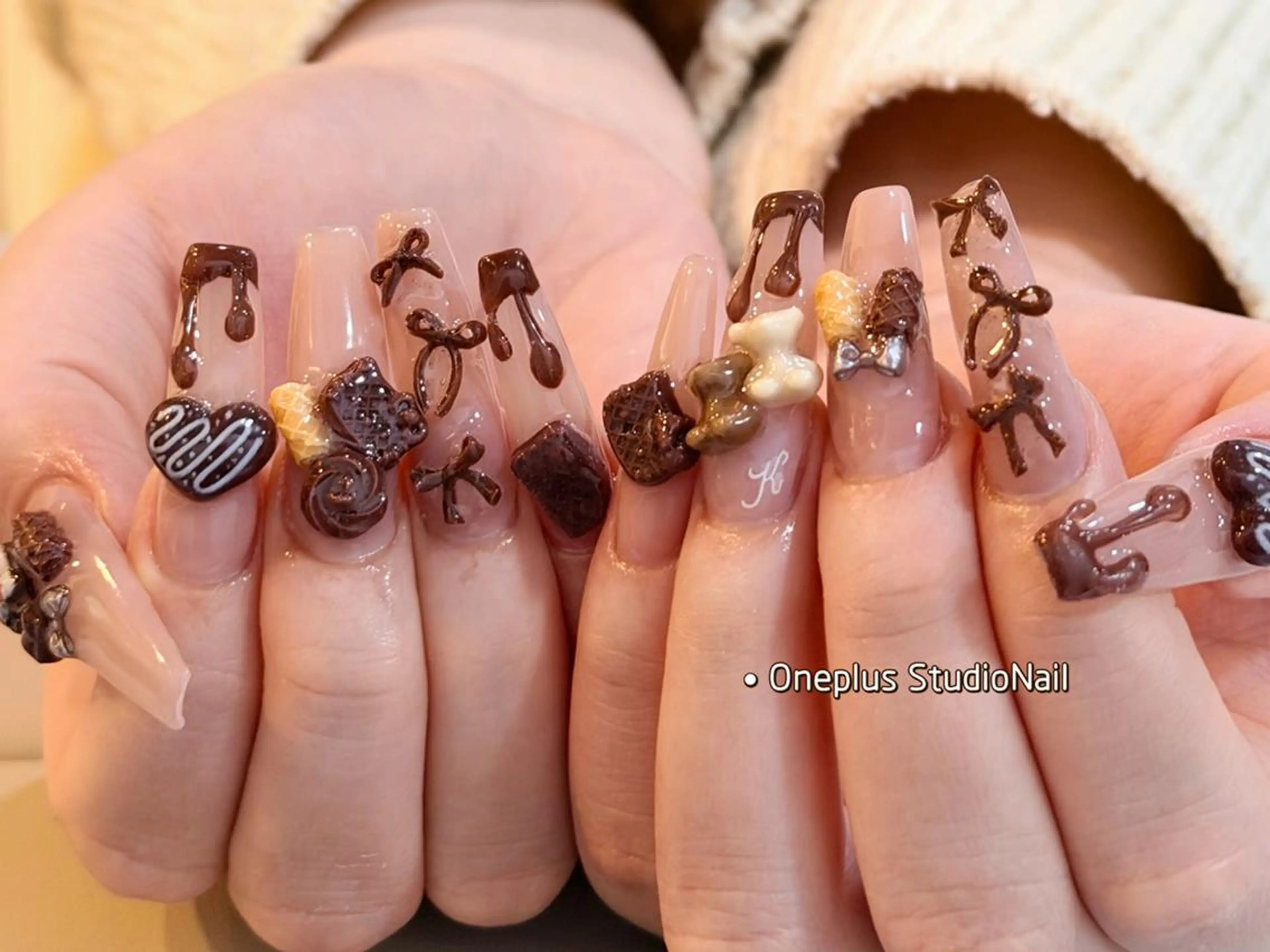 ネイル アニマル柄 ボルドー ブラウン フレンチネイル マグネットネイル One plus StudioNailのネイルデザイン