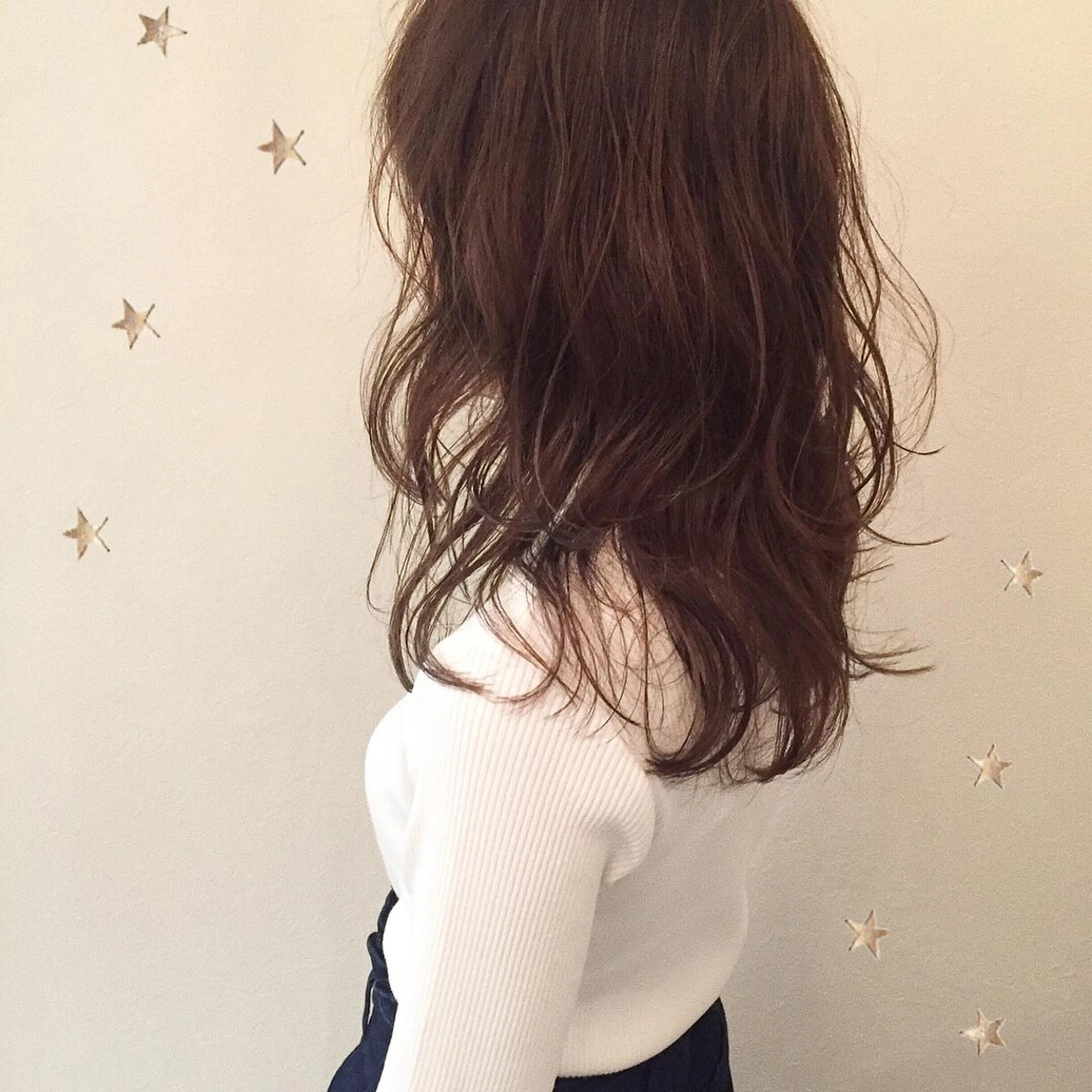 ミディアム カラー レイヤーカット 市川 千夏のヘアスタイル