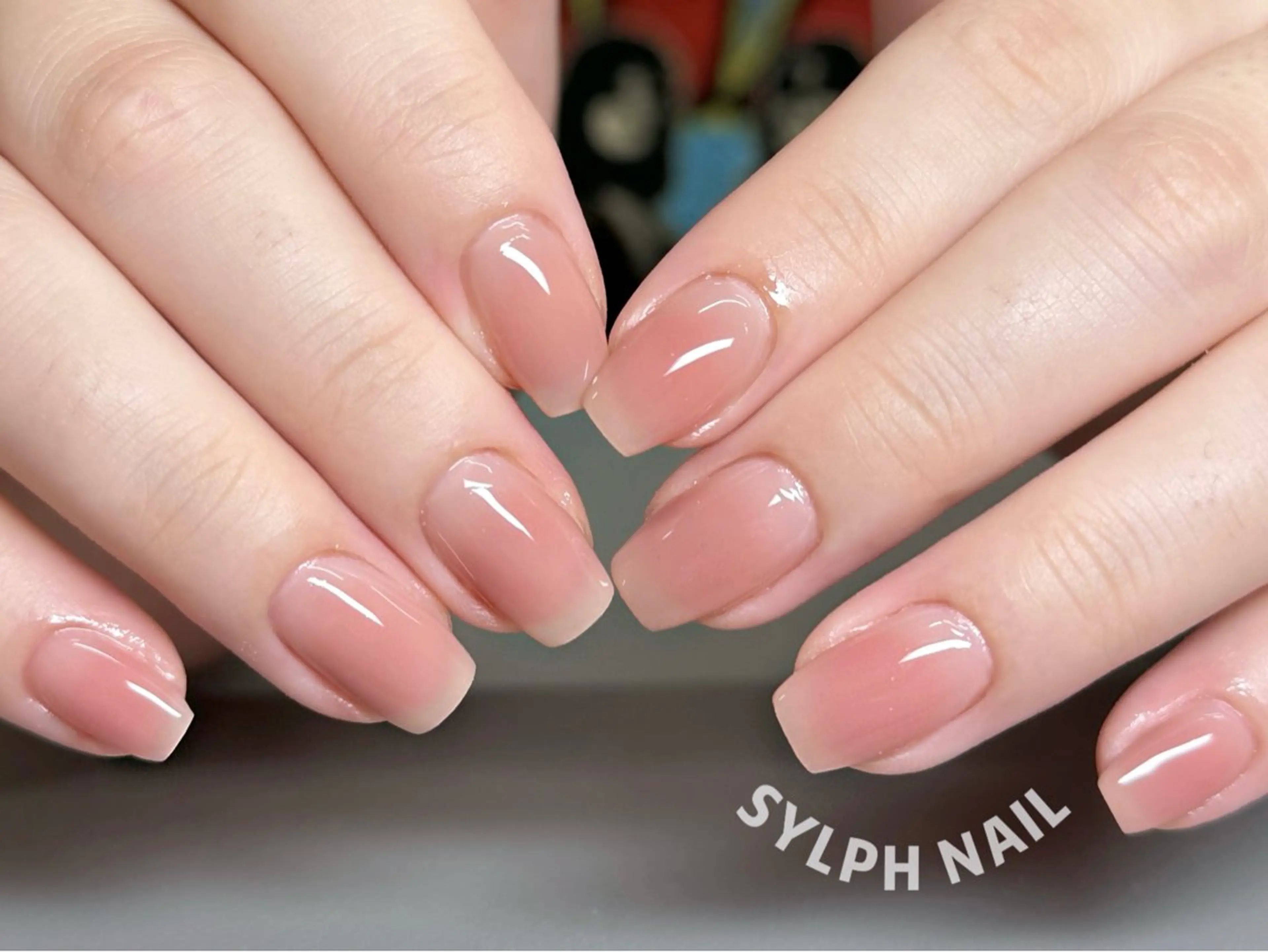 ネイル オーロラネイル 長さ出し フレンチネイル ジェルネイル ガラスフレンチ ハンドネイル Rela・S NAILのネイルデザイン