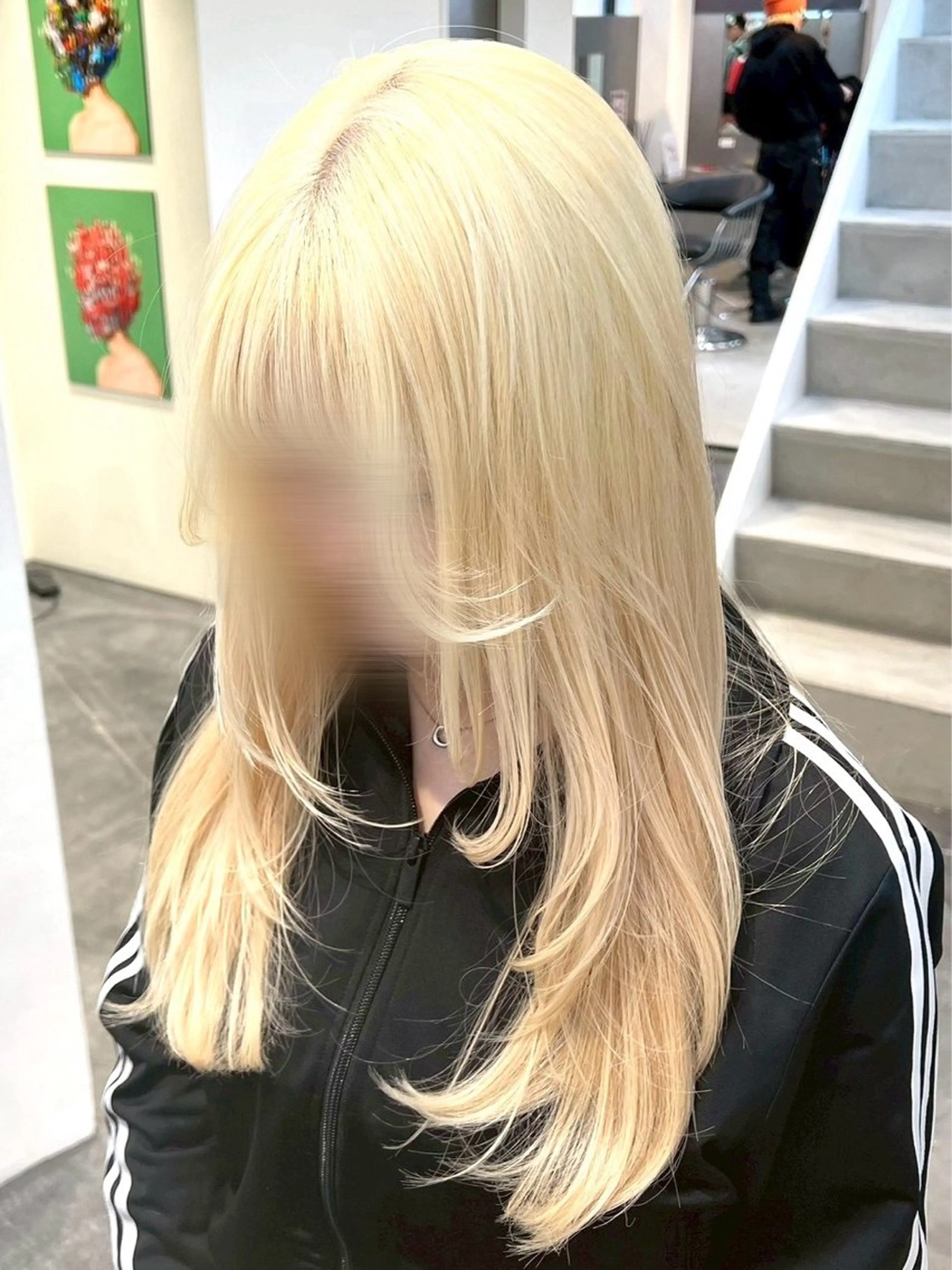ロング MOMOKA LUCK TOKYOのヘアスタイル