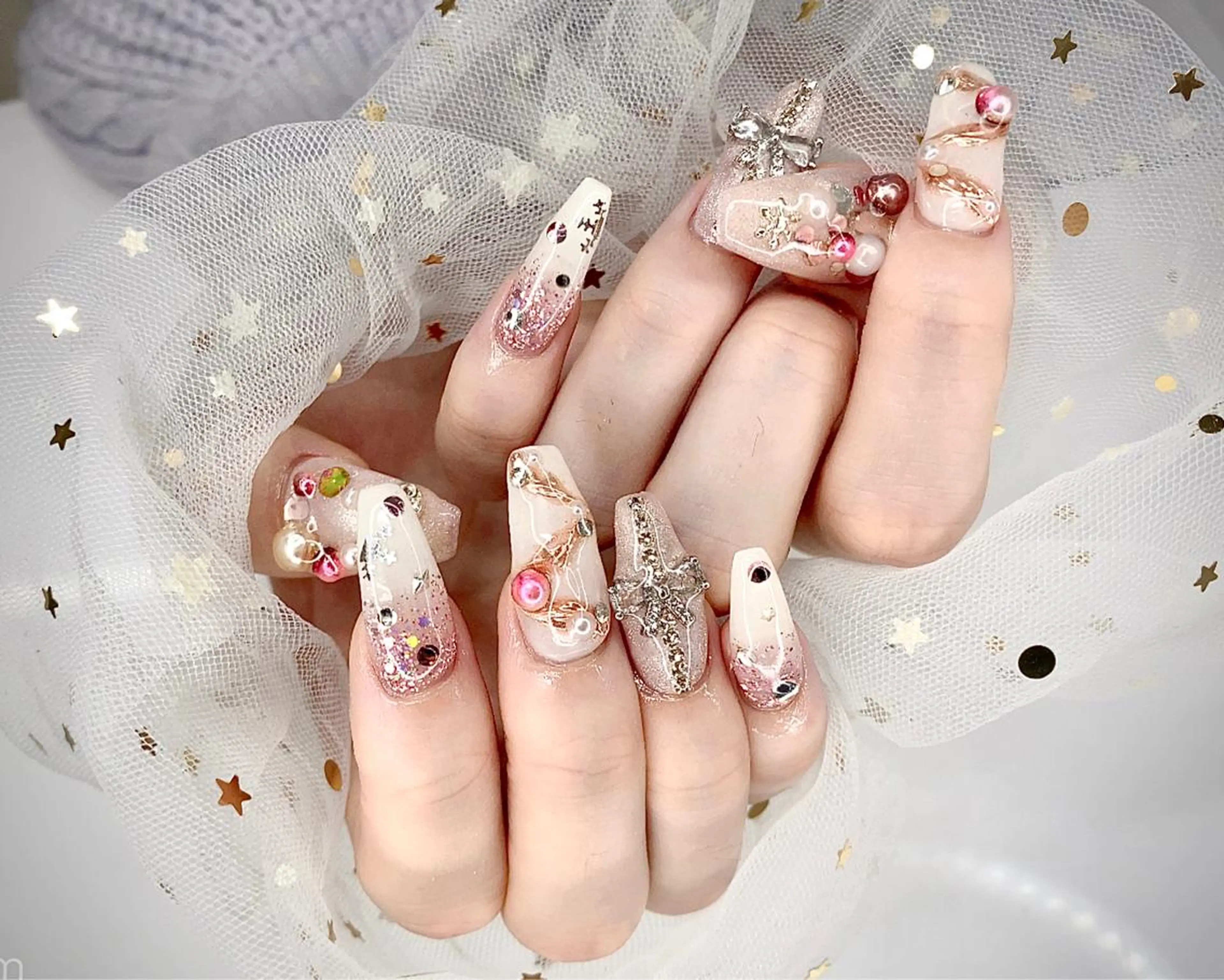 ネイル I-nailロング /ワンホン/キラキラのネイルデザイン