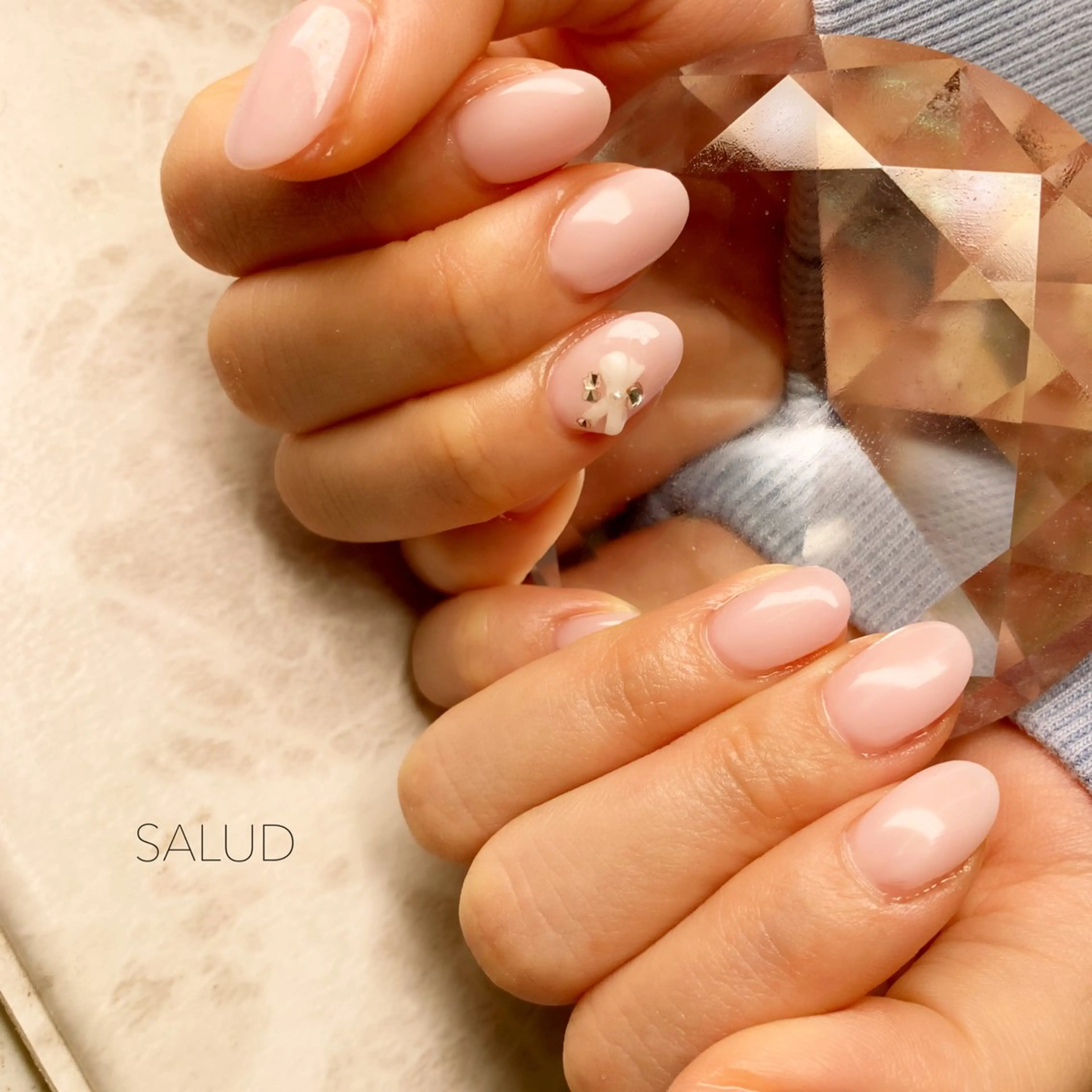 ネイル ストーンネイル ハンドネイル Nail Salon SALUDのネイルデザイン