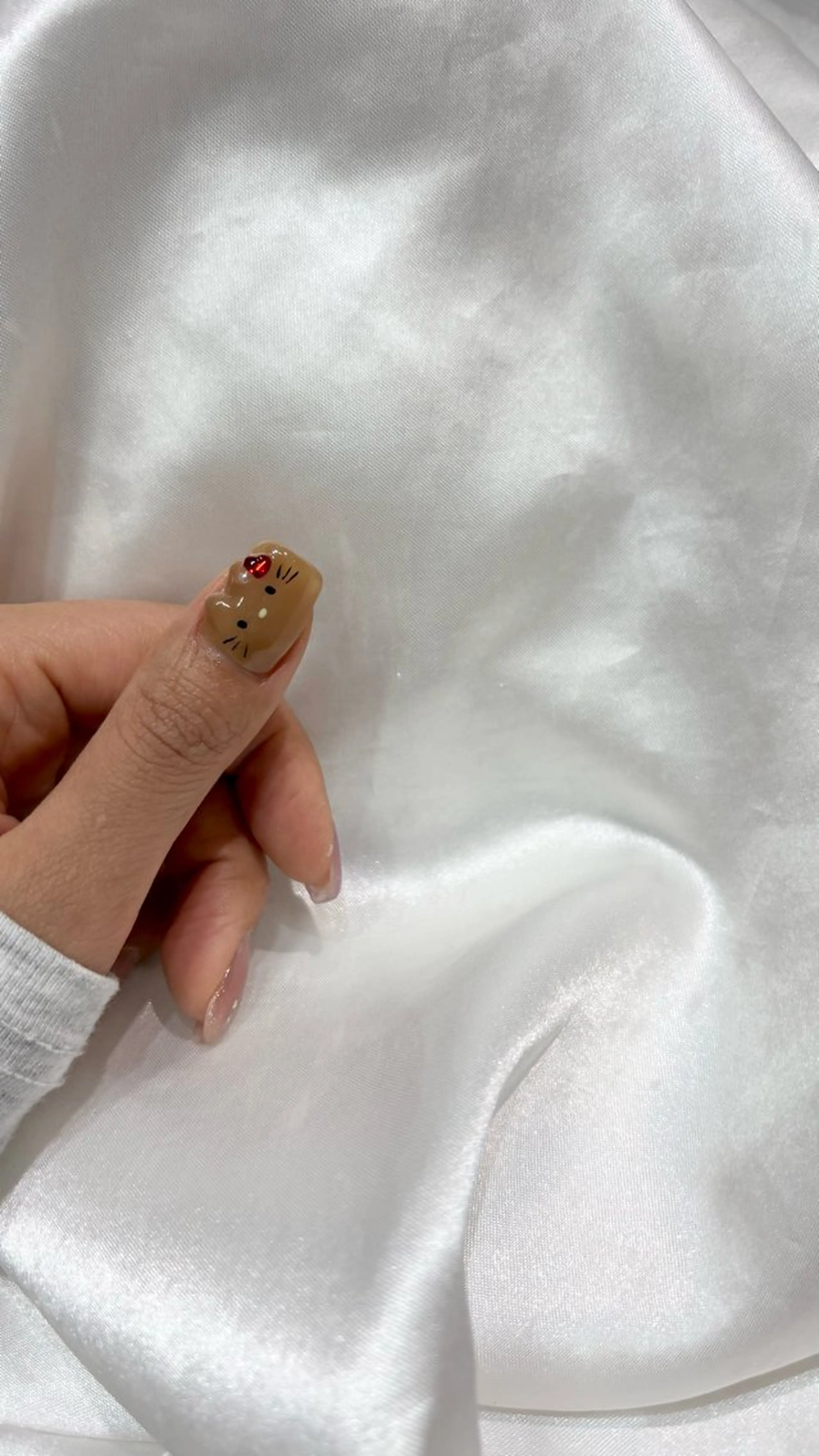 ネイル フットネイル フレンチネイル ガーリー キラキラネイル ワンカラーネイル emmi nailのネイルデザイン