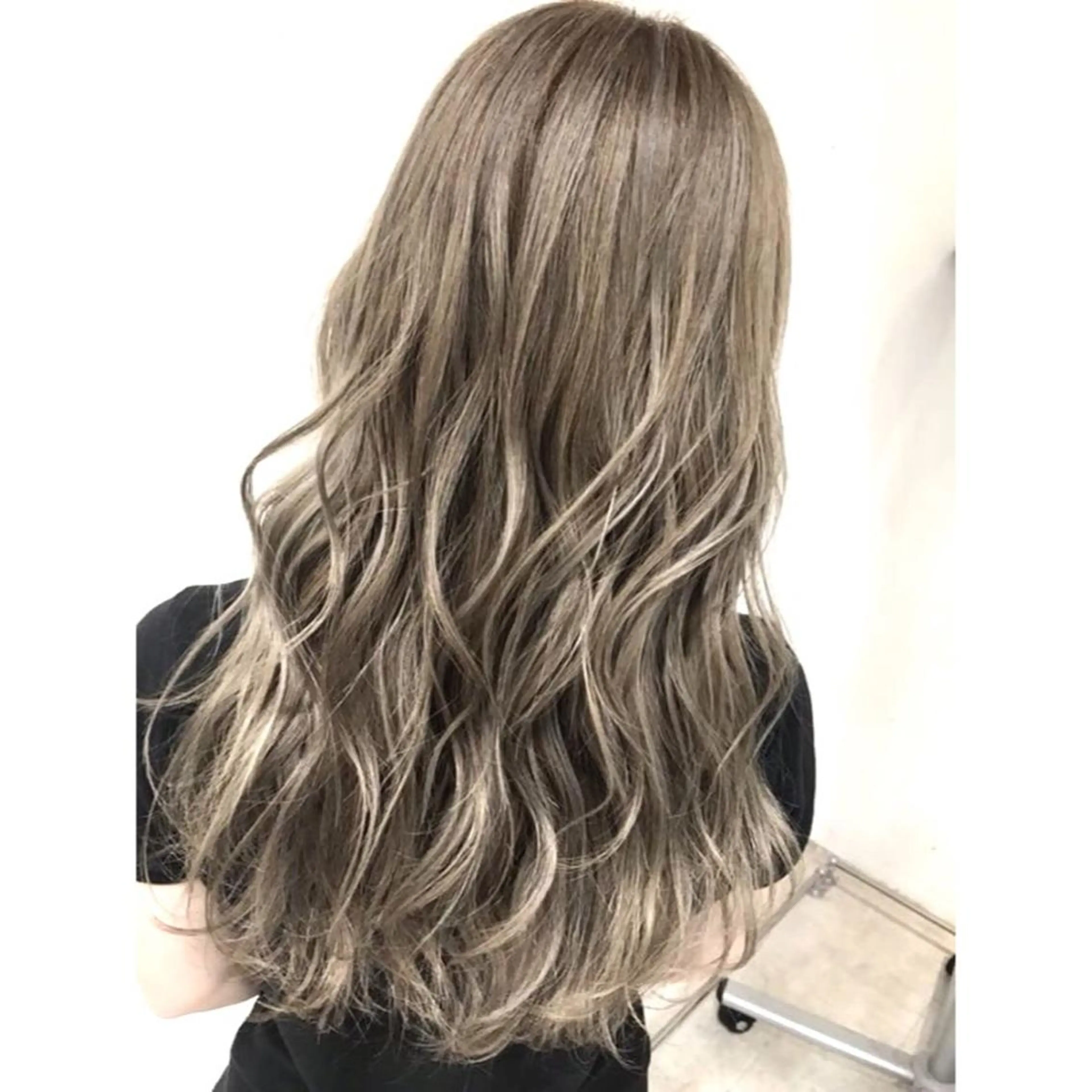 ロング カラー ベージュカラー ハイライトカラー 3Dハイライト ハイライト ヘアカラー トリートメント 井上 一平のヘアスタイル