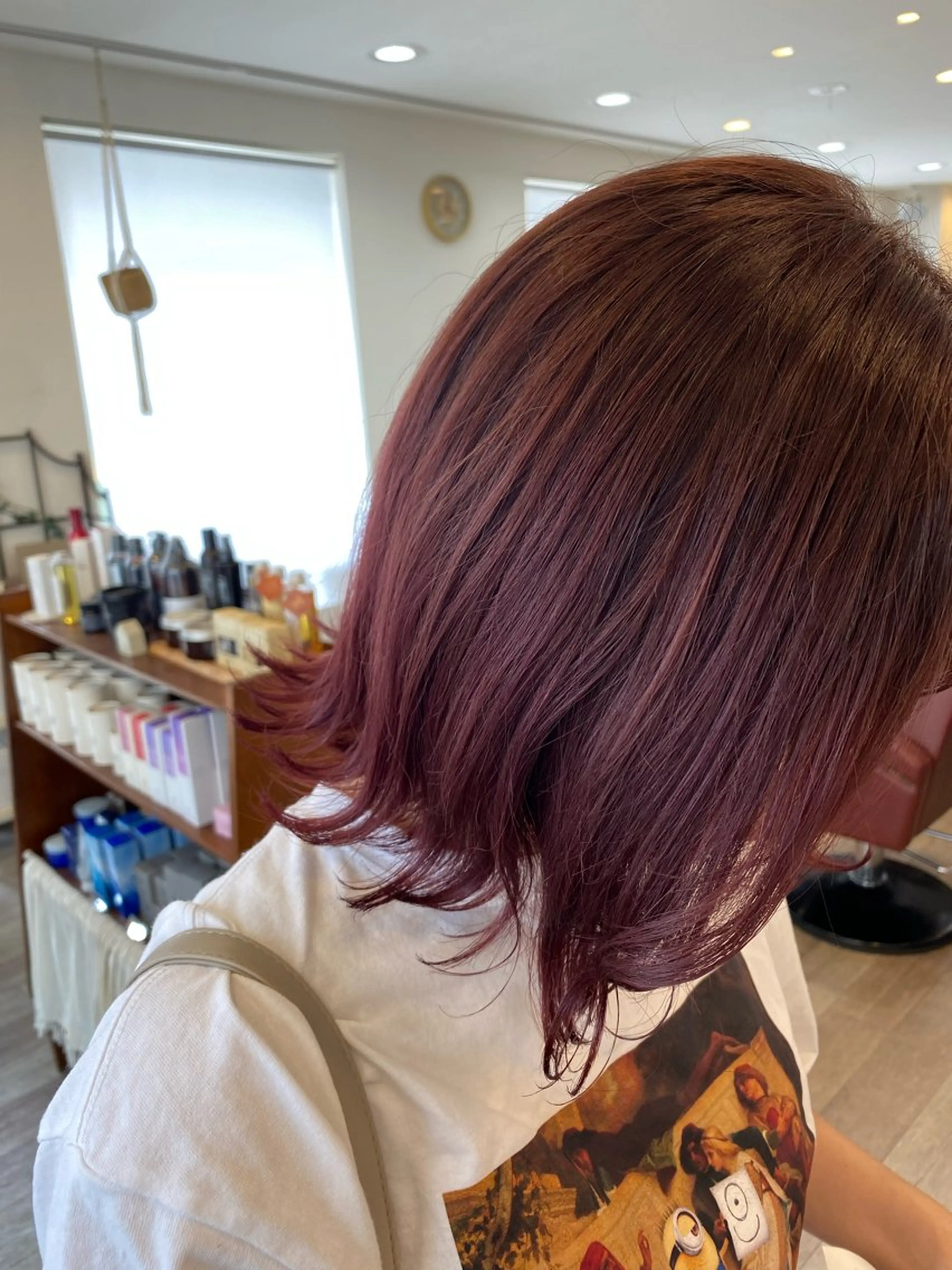 ミディアム カラー ピンクカラー 佐藤 優衣のヘアスタイル