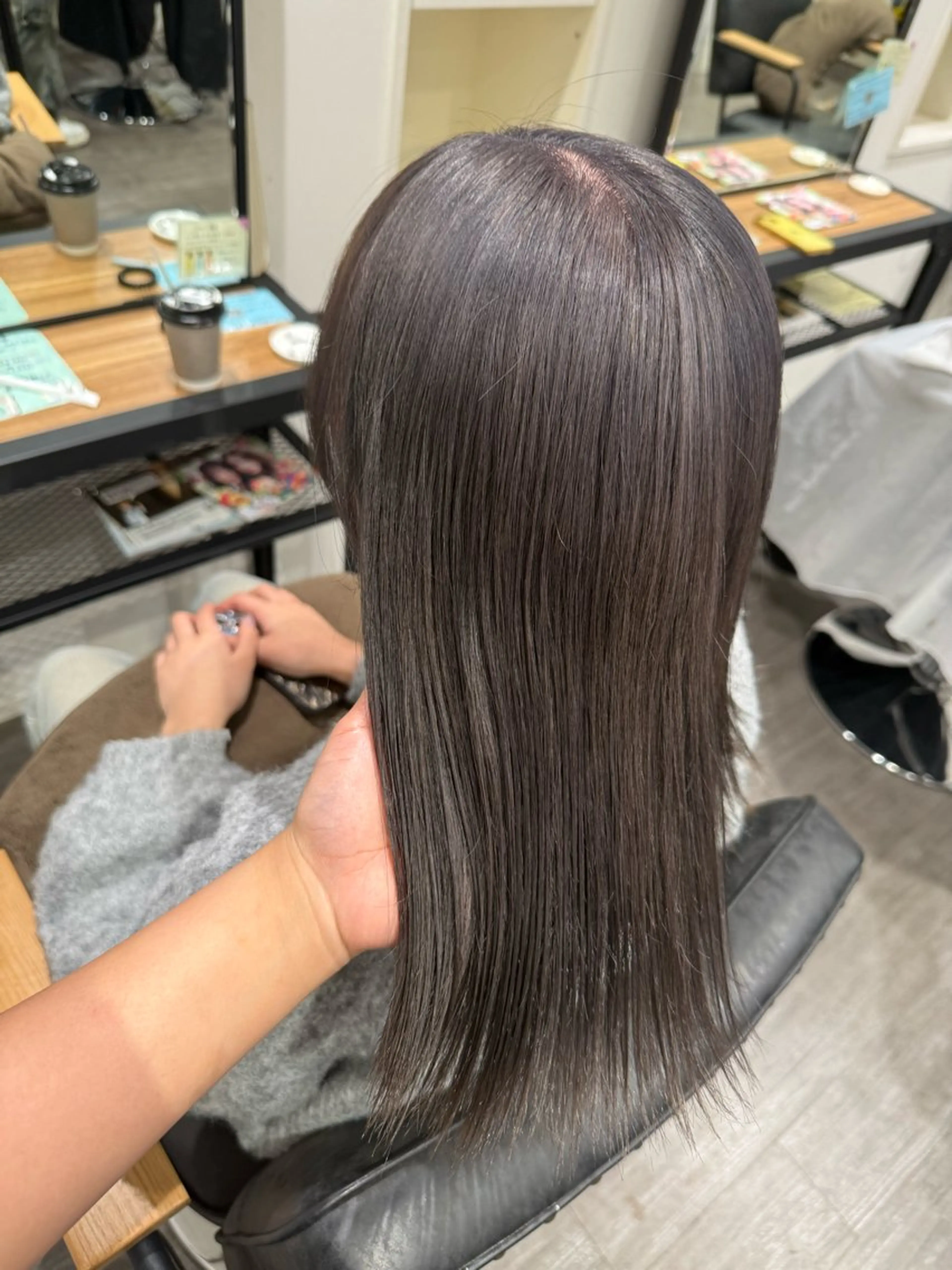 ミディアム カラー ブリーチ ラベンダーカラー ラベンダーグレー ヘアカラー トリートメント 艶髪レイヤー上田 紗也🇰🇷💗のヘアスタイル