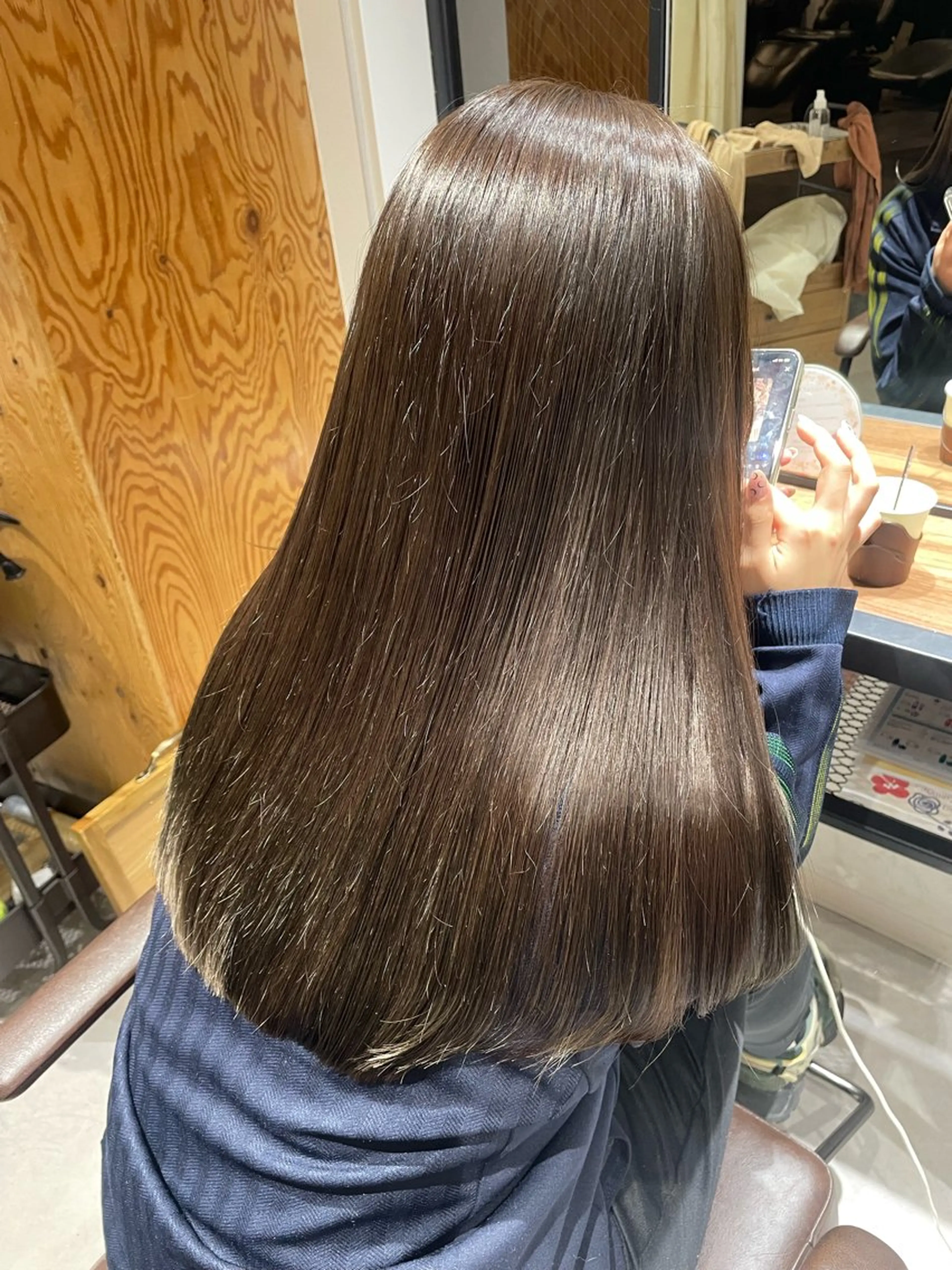 ロング カラー ベージュカラー ブリーチ 透明感カラー ブリーチなしカラー イヌマル アユ / Fier umedaのヘアスタイル