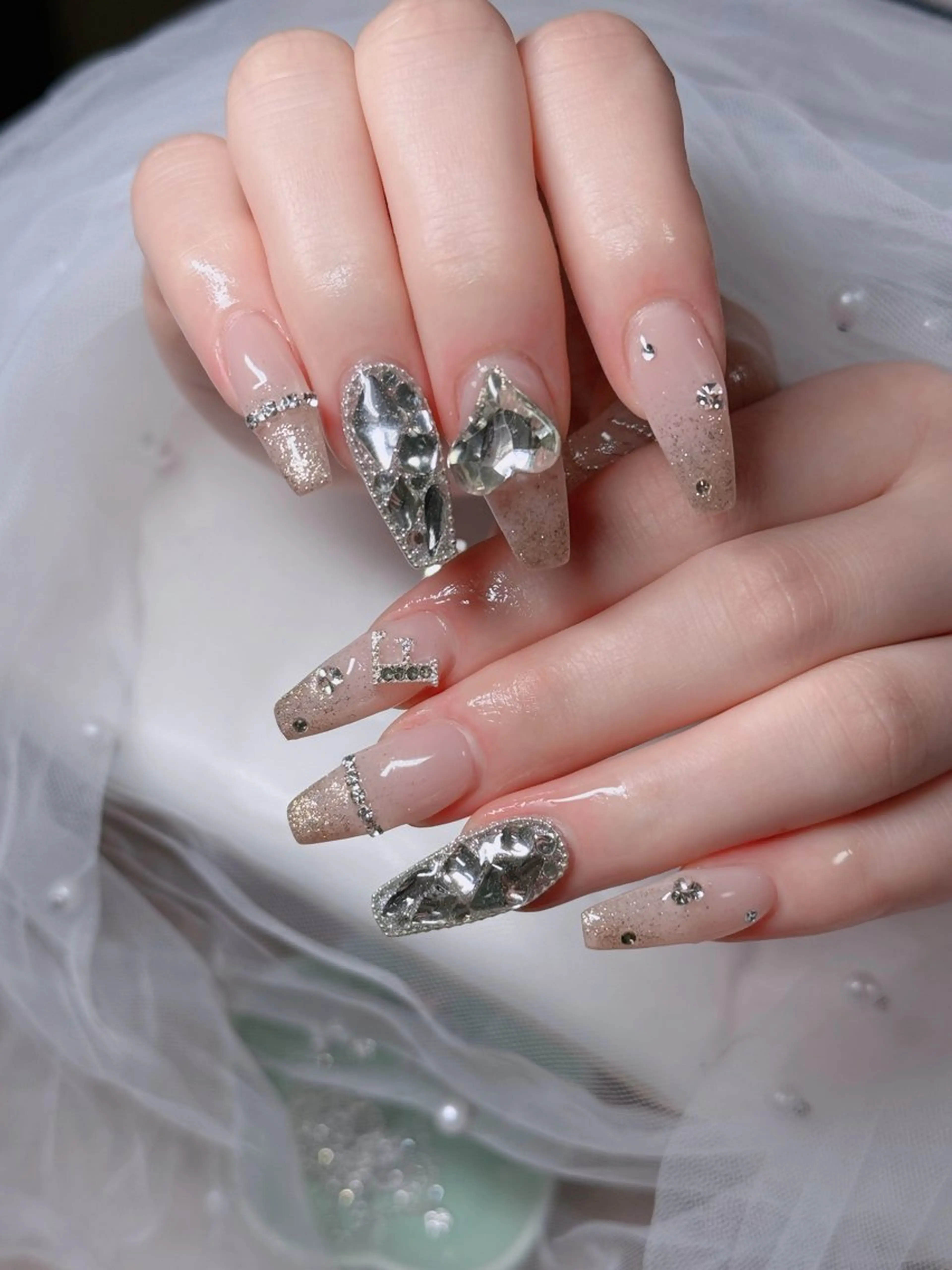 ネイル オーロラネイル フレンチネイル ジェルネイル ハロウィン キラキラネイル H.baby Nail Salonのネイルデザイン