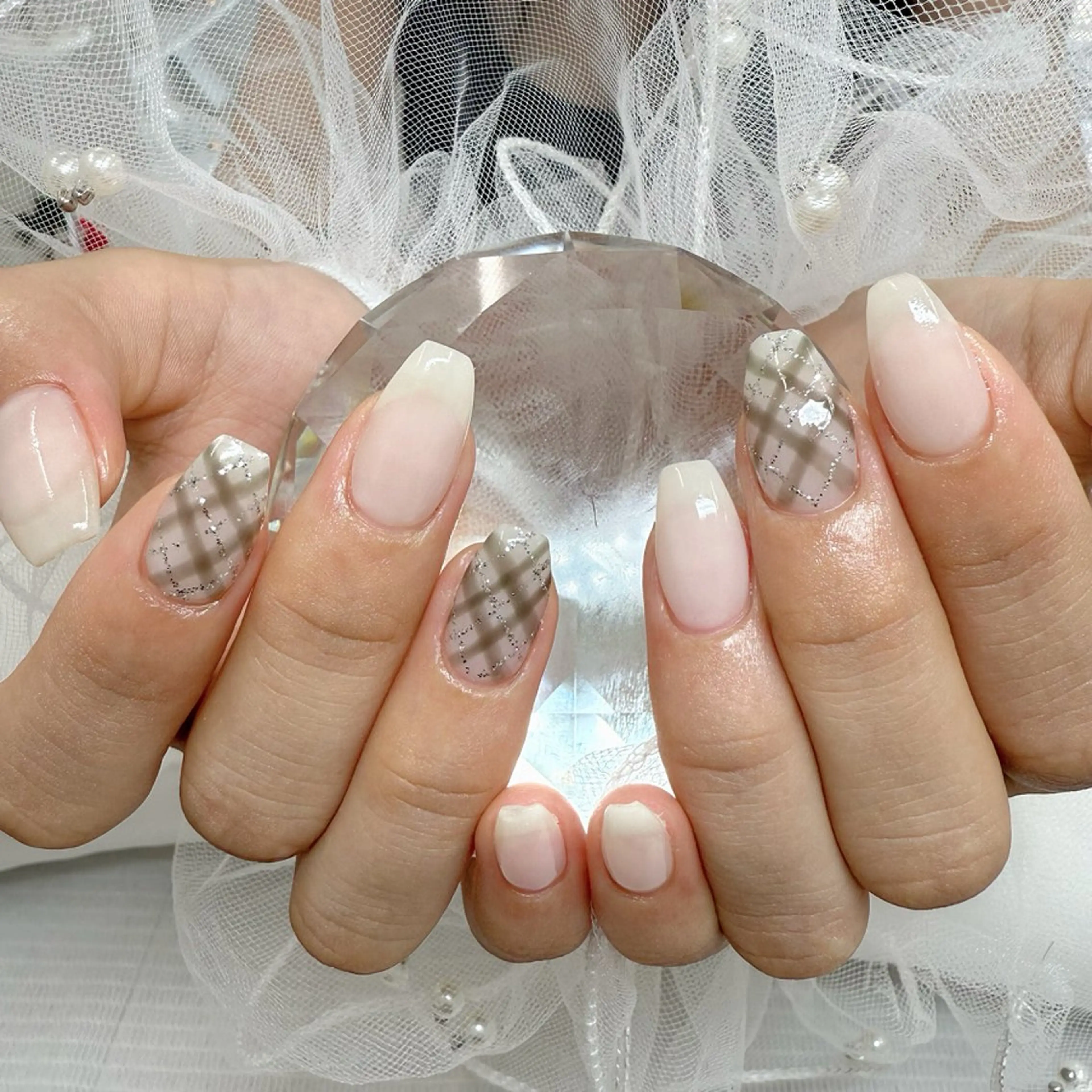 ネイル クリアネイル シルバー ホワイト Amie NAILのネイルデザイン