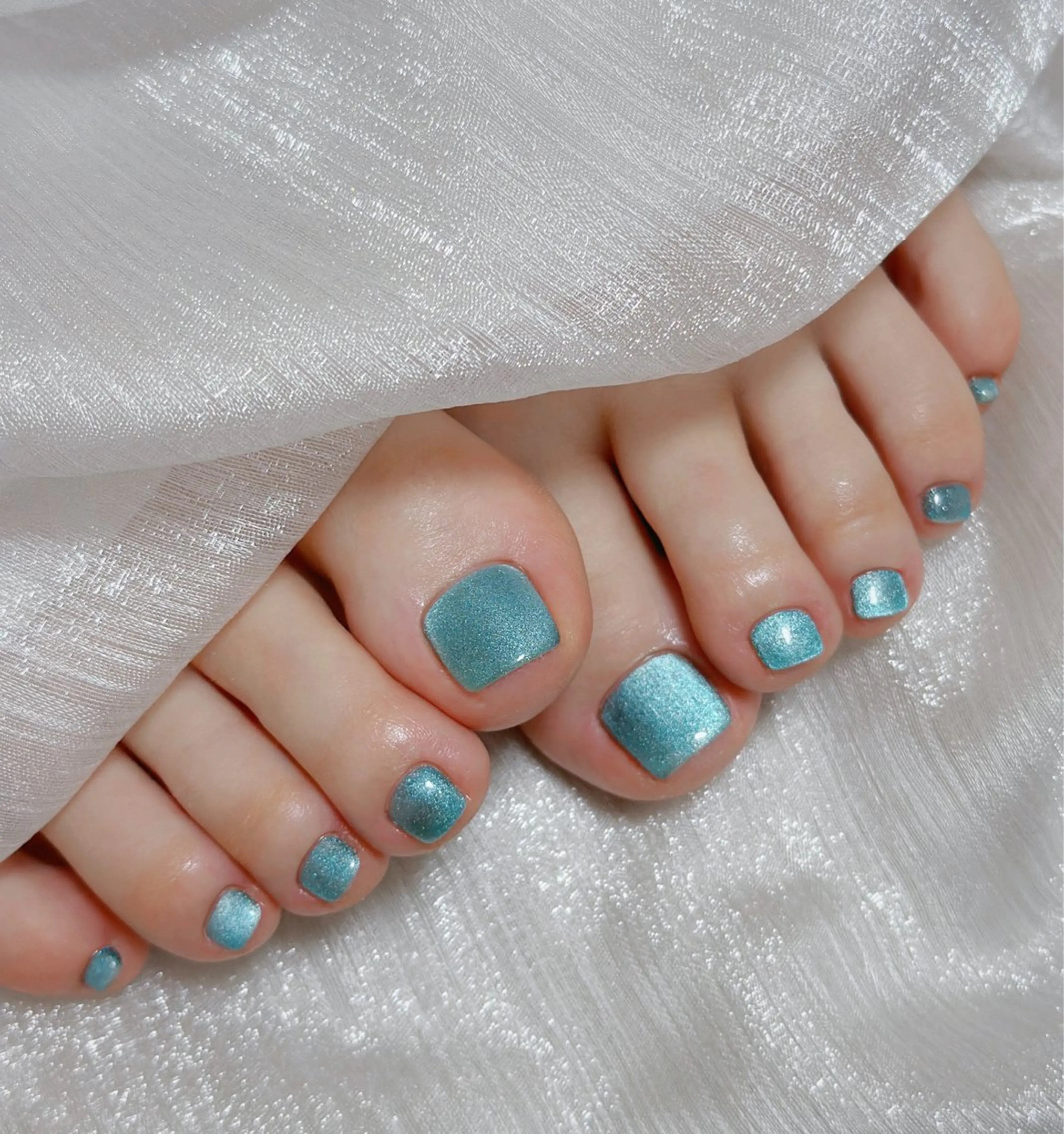 ネイル オーロラネイル 長さ出し フットネイル 韓国ネイル ラメ(グリッター) フットネイル 👍thumbs up nail👍のネイルデザイン