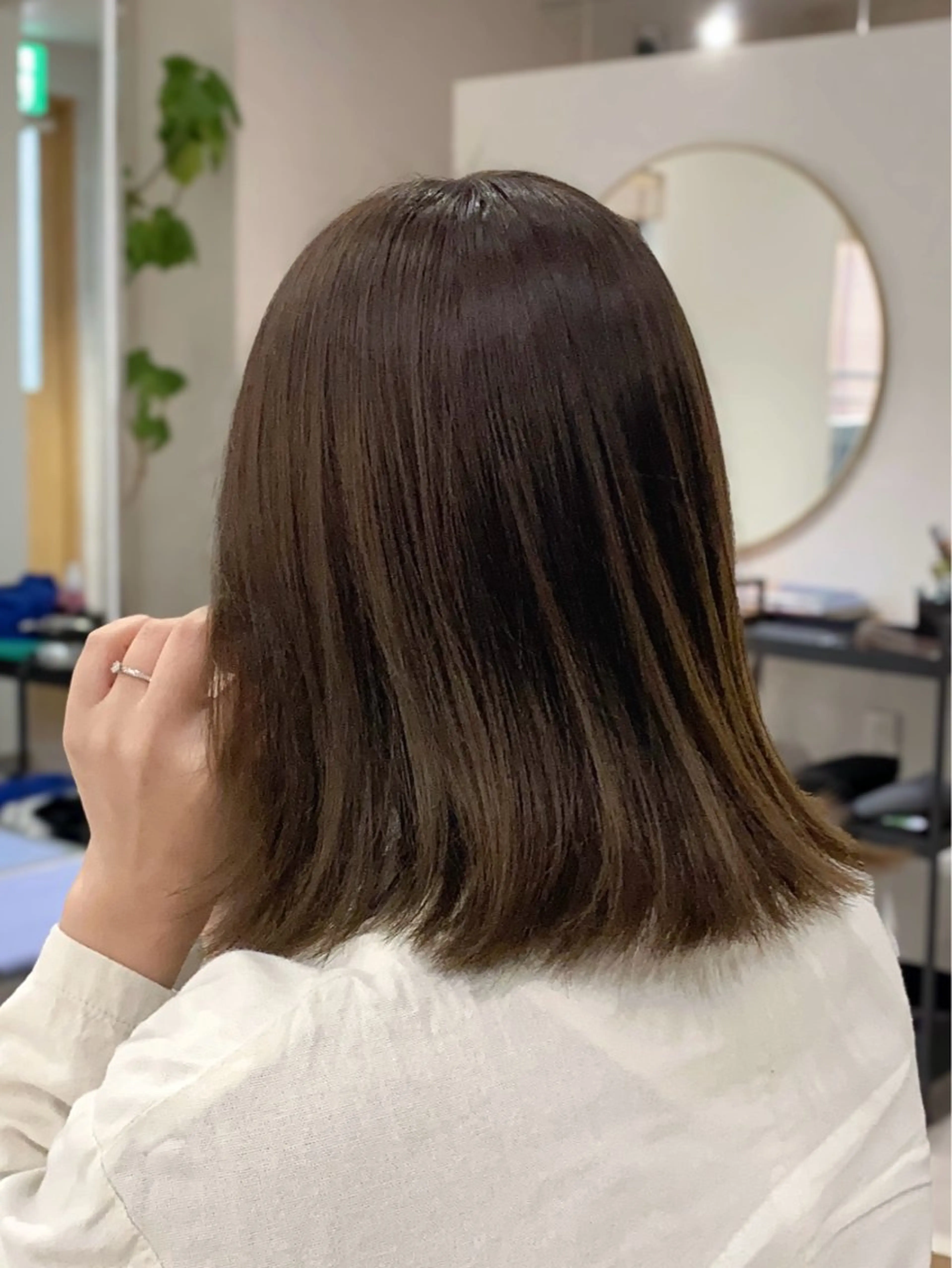 ミディアム カラー ベージュカラー オリーブカラー カット ヘアカラー 三宅健太/レイヤー/ ボブ/透明感カラーのヘアスタイル