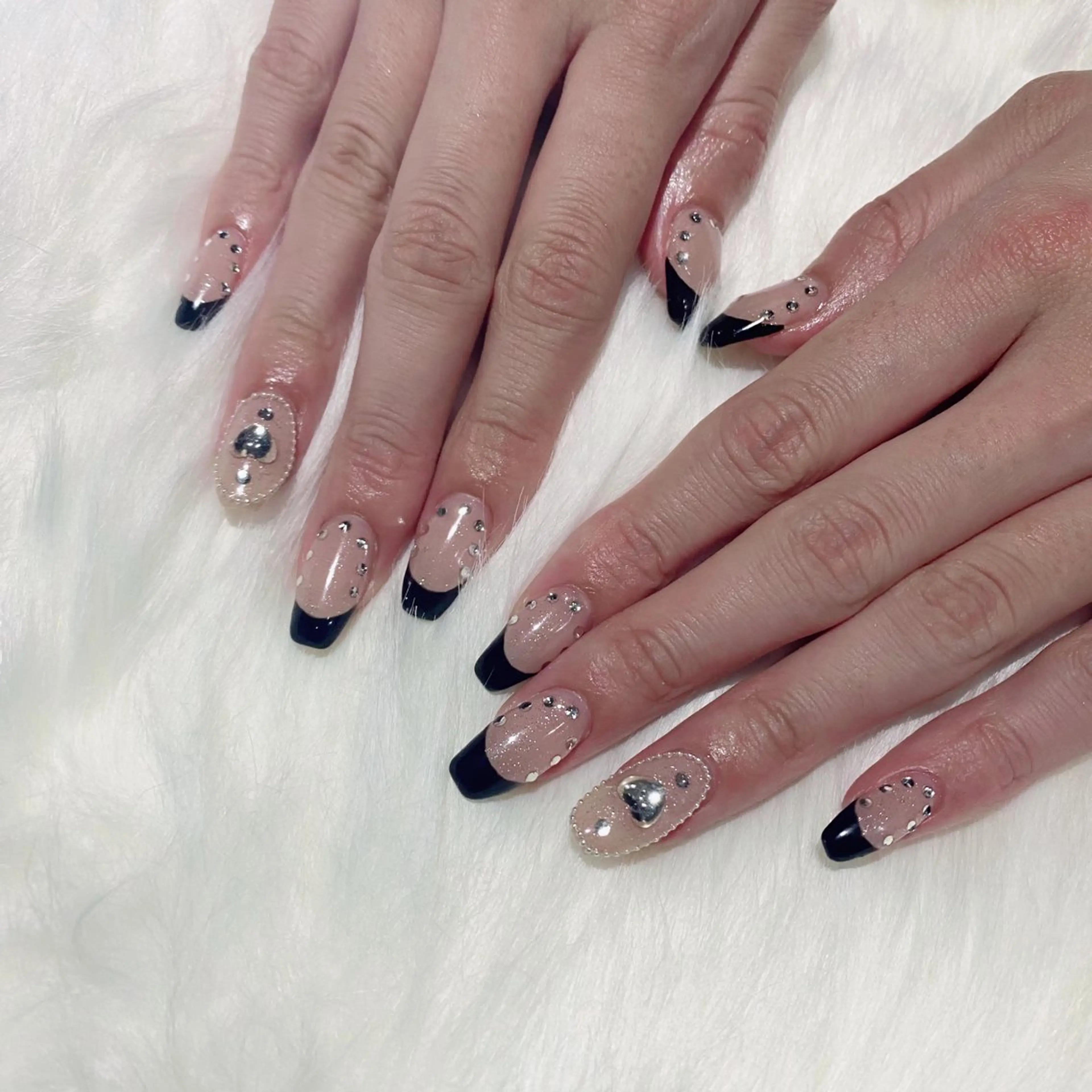 ネイル フレンチネイル 韓国ネイル ハンドネイル ぷりゅねる 心斎橋のネイルデザイン