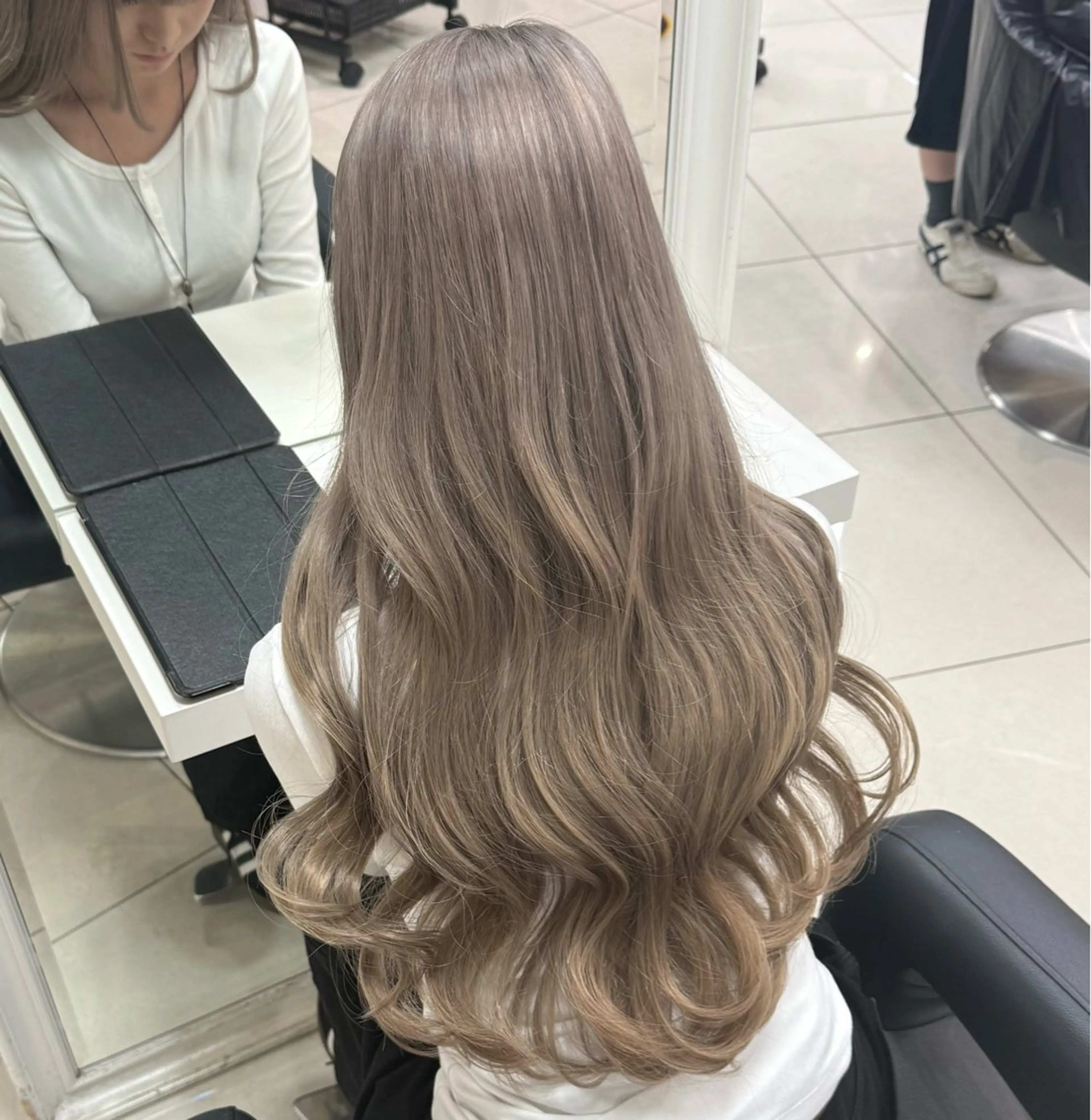 【透明感ハイトーン👩🏼】 ケアブリーチ ＋ Premiumカラーの写真