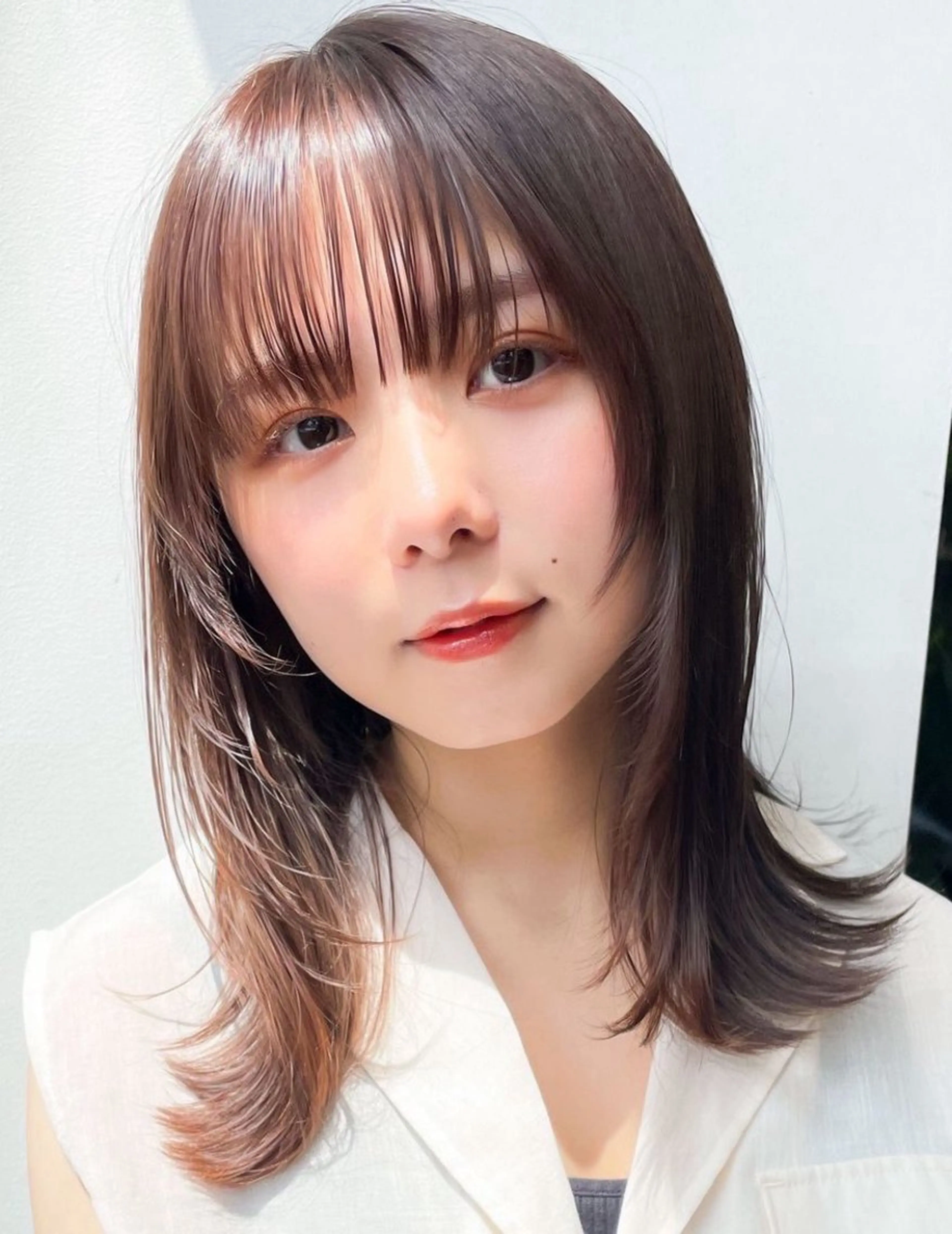 ミディアム 顔まわりレイヤー 顔周りカット レイヤーカット 中嶋 礼愛のヘアスタイル