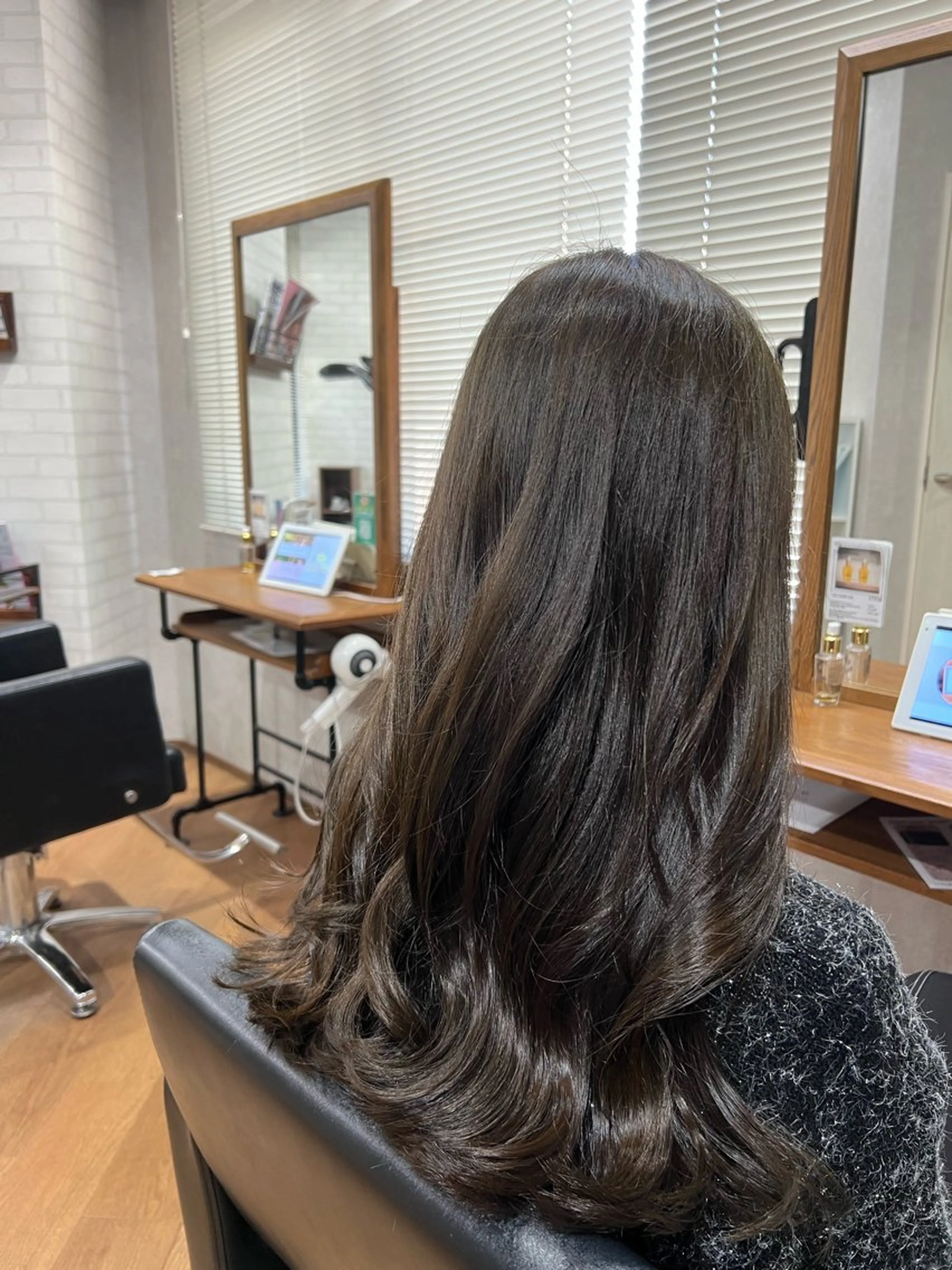 ロング カラー ヘアカラー イリオモテ レナのヘアスタイル