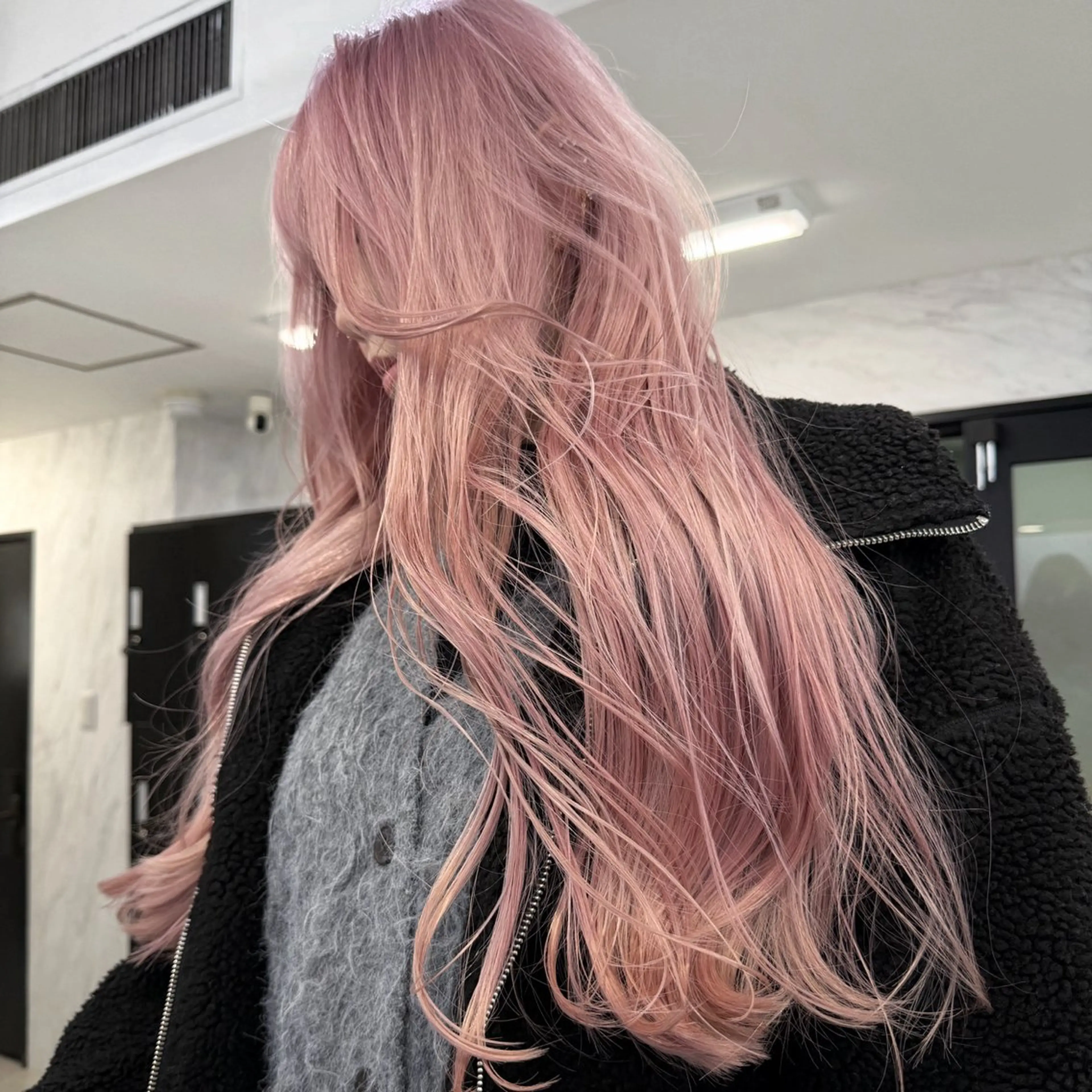 ロング カラー シールエクステ ハイトーンカラー エクステ ヘアカラー トリートメント シールエクステ特化 ハイトーン、NANAのヘアスタイル