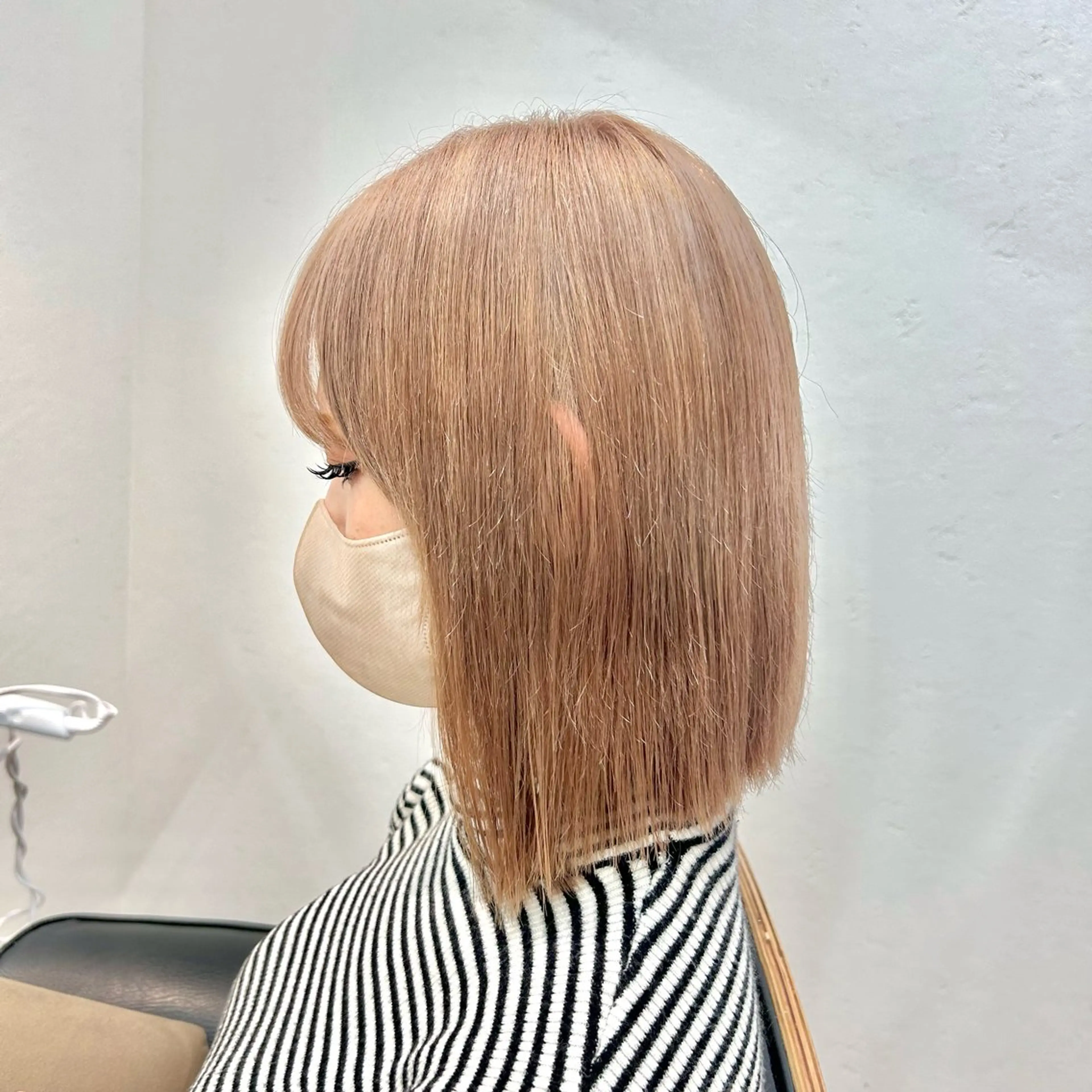 ミディアム カラー ボブ 艶カラー/レイヤー/ ハイトーン/まなみのヘアスタイル