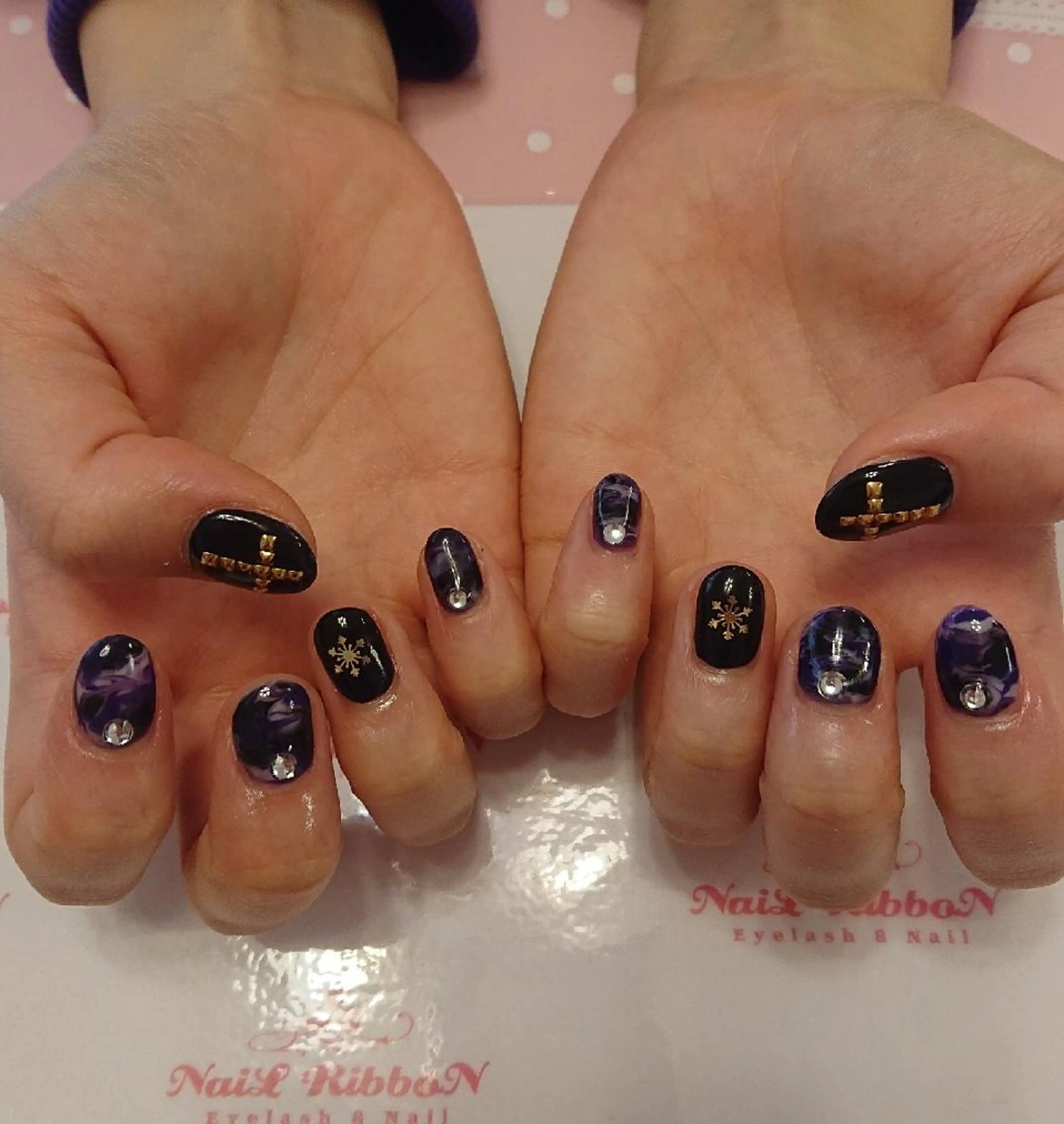 ネイル ネイルリボン 受付スタッフのネイルデザイン