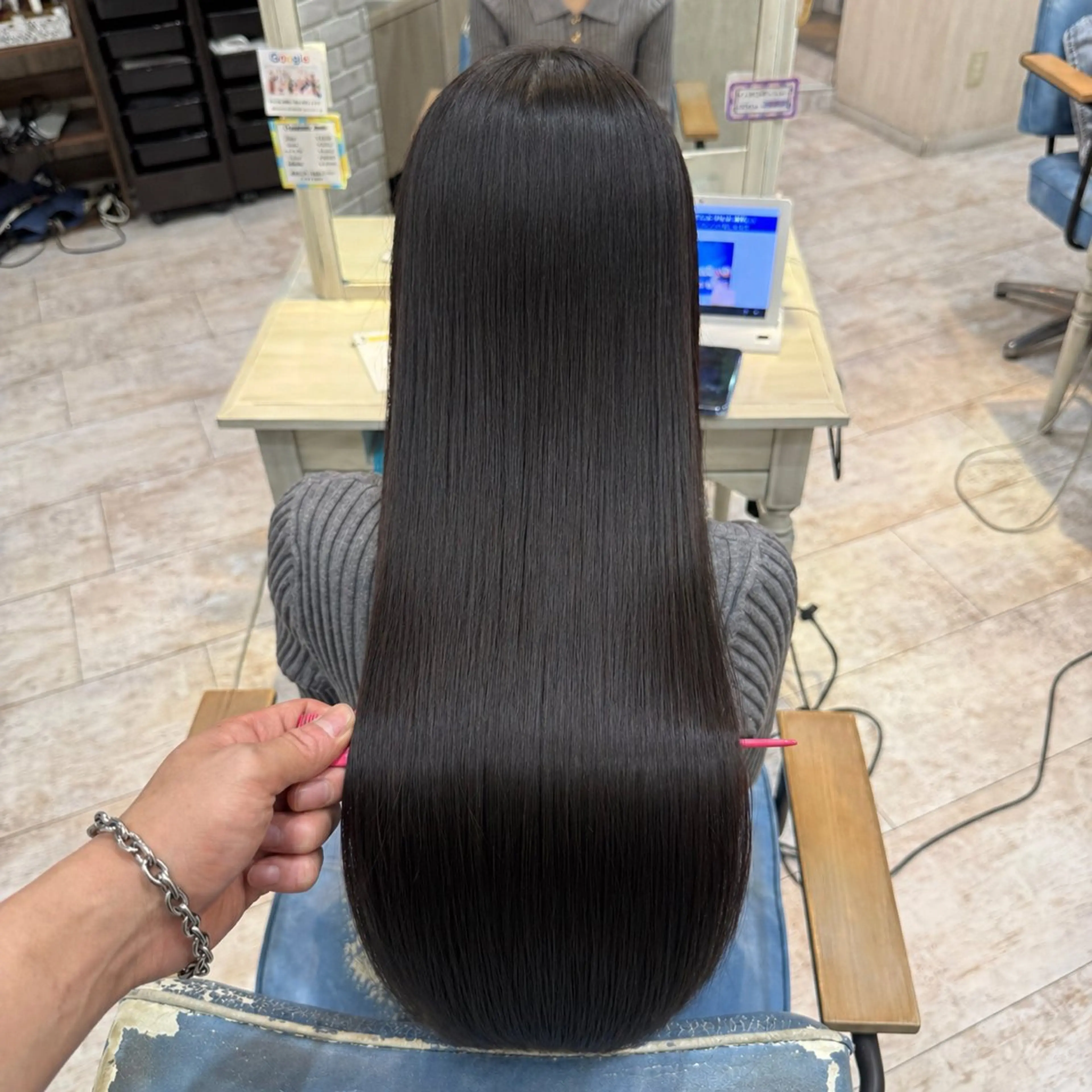 ロング ロング カット ヘアカラー トリートメント 店長✨レイヤー✖️ 髪質改善✖️韓国ヘアのヘアスタイル