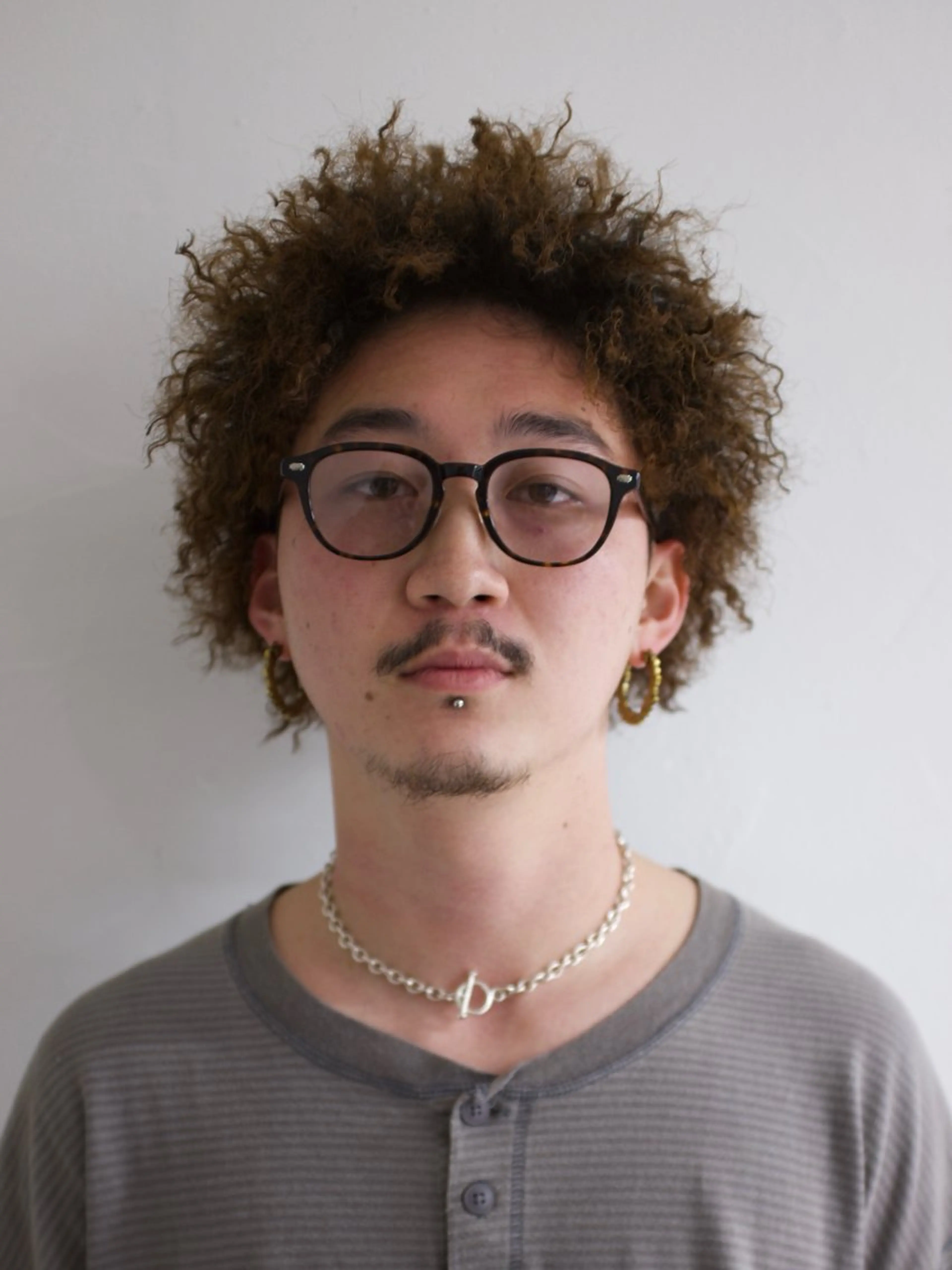 ミディアム パーマ メンズ カット パーマ ラフショートブリー チカラー⚡️リュウジのヘアスタイル