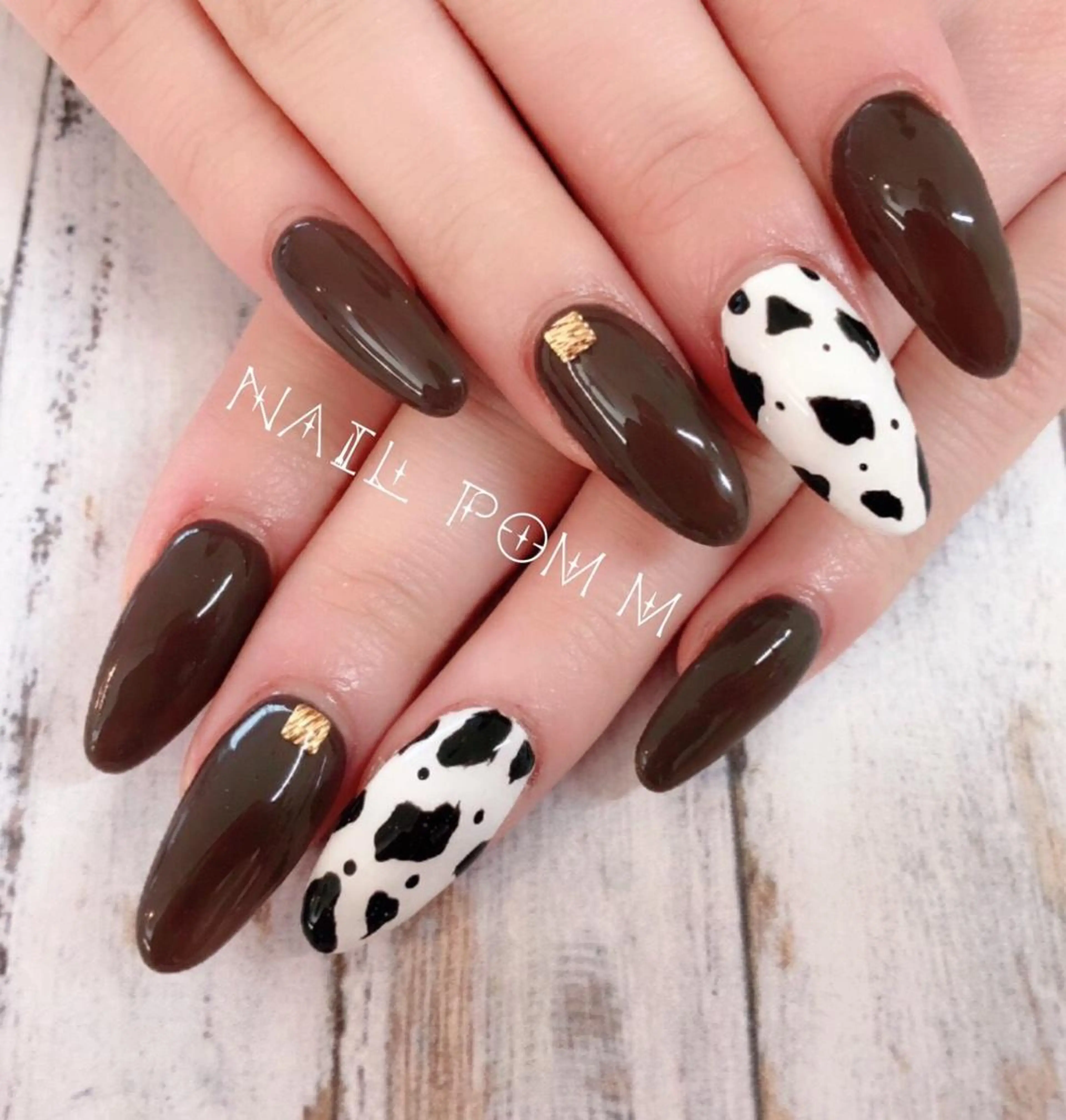 ロング ネイル アートネイル ワンカラーネイル ストーンネイル naiL pom.Mのネイルデザイン