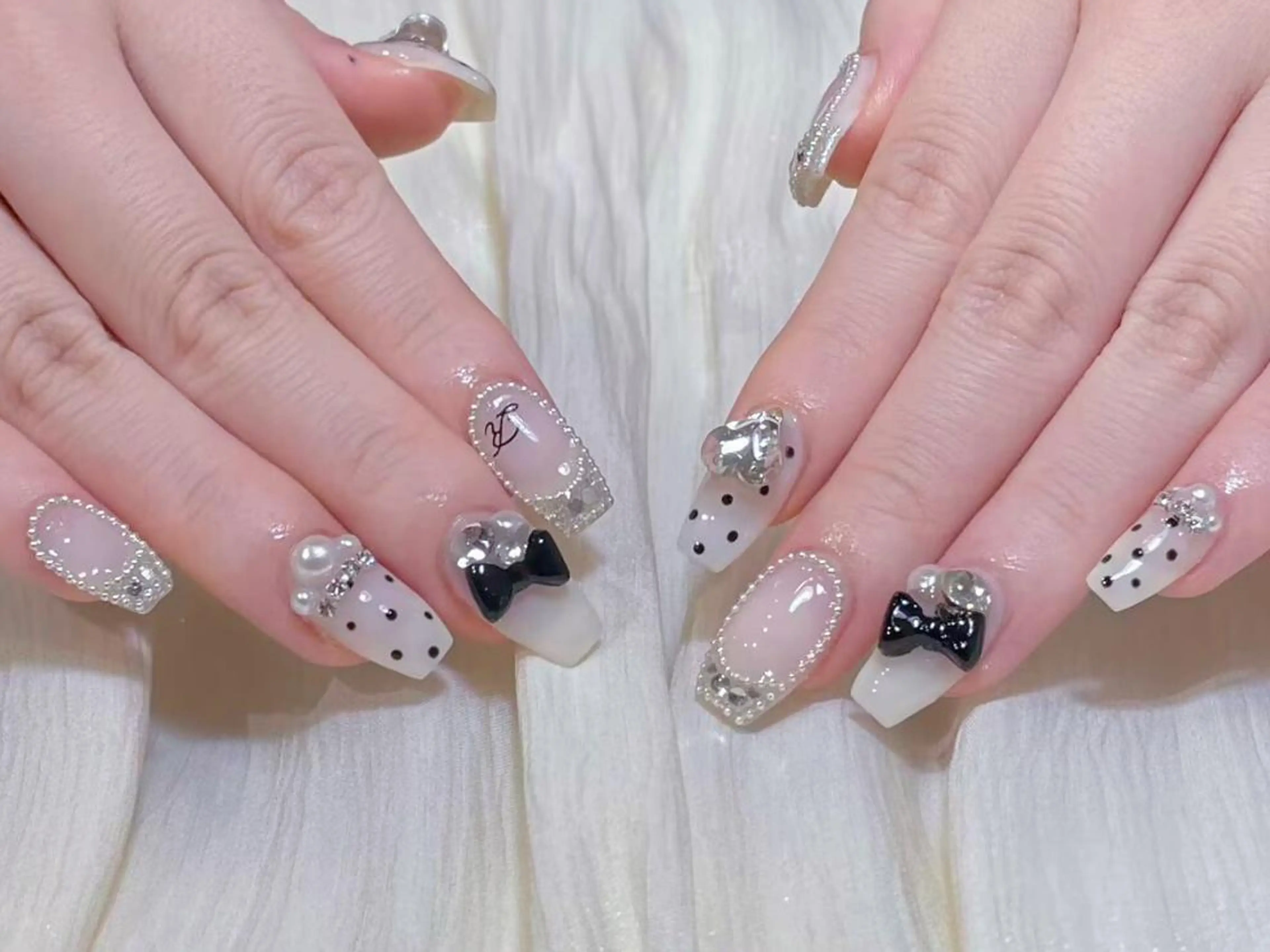 ネイル キラキラネイル 韓国ネイル マグネットネイル マットネイル 持ち込み Leah 💅のネイルデザイン