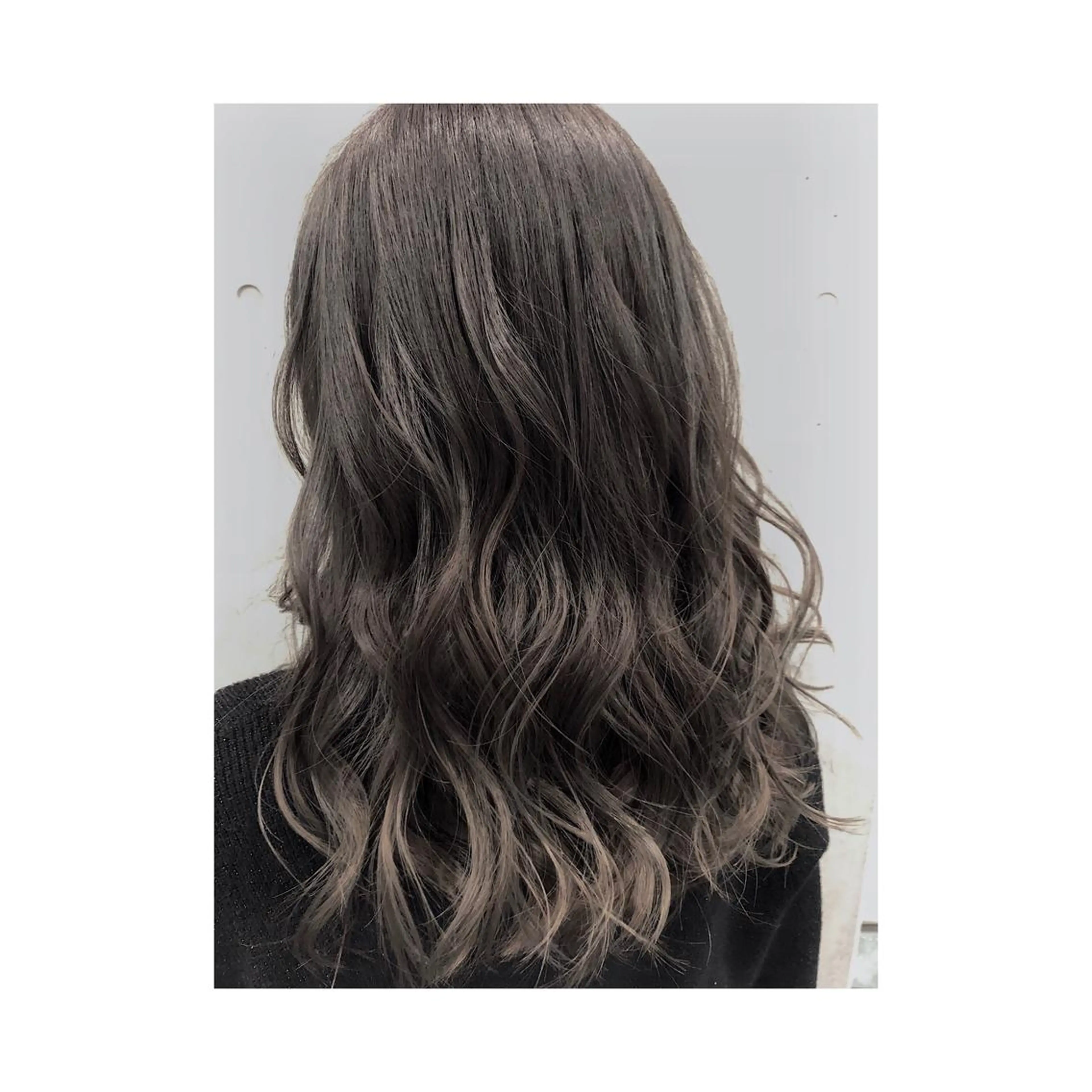 セミロング カラー アッシュ アッシュグレー なかの たくみのヘアスタイル