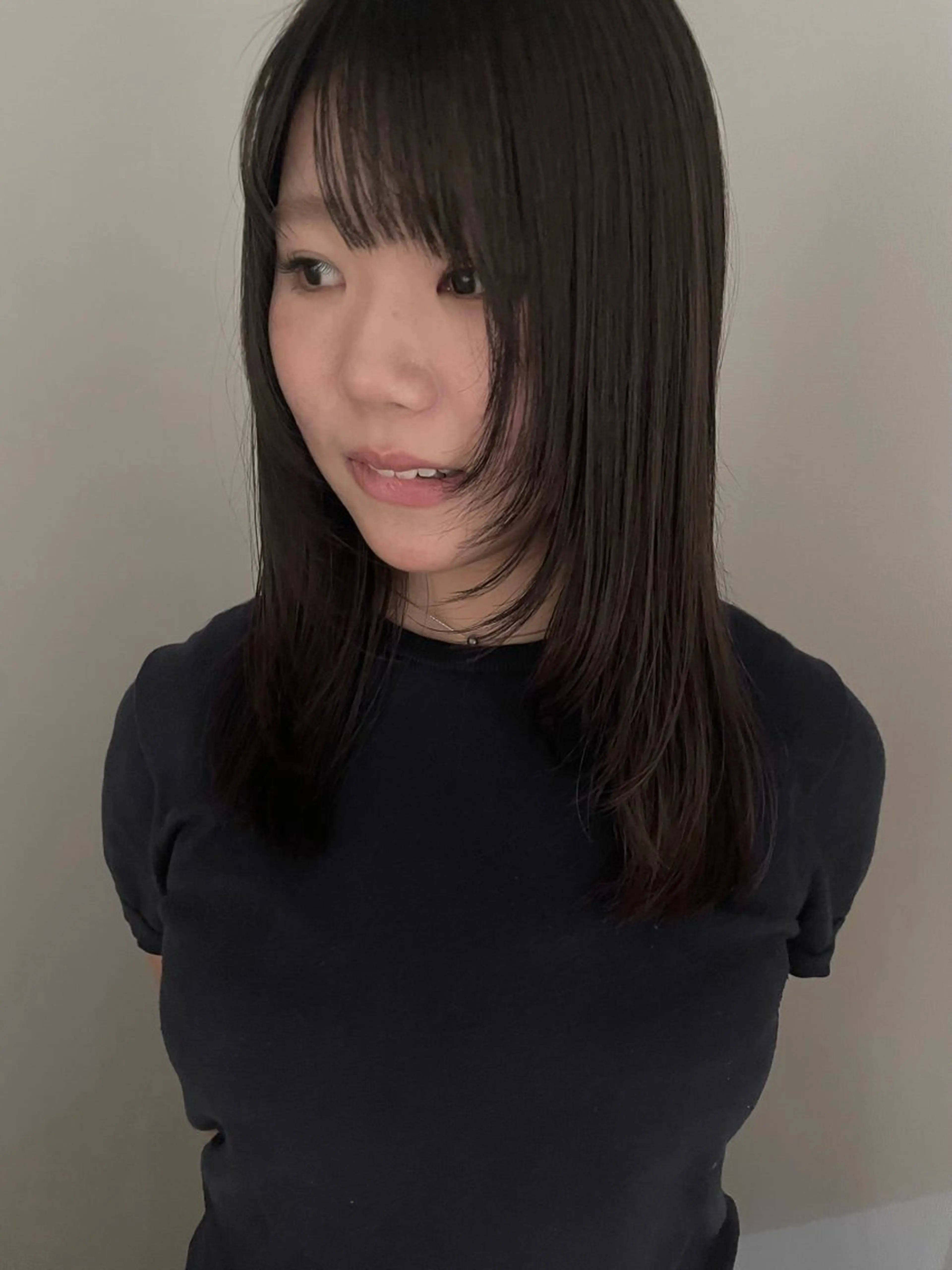 ミディアム レイヤーカット haku 芽実のヘアスタイル